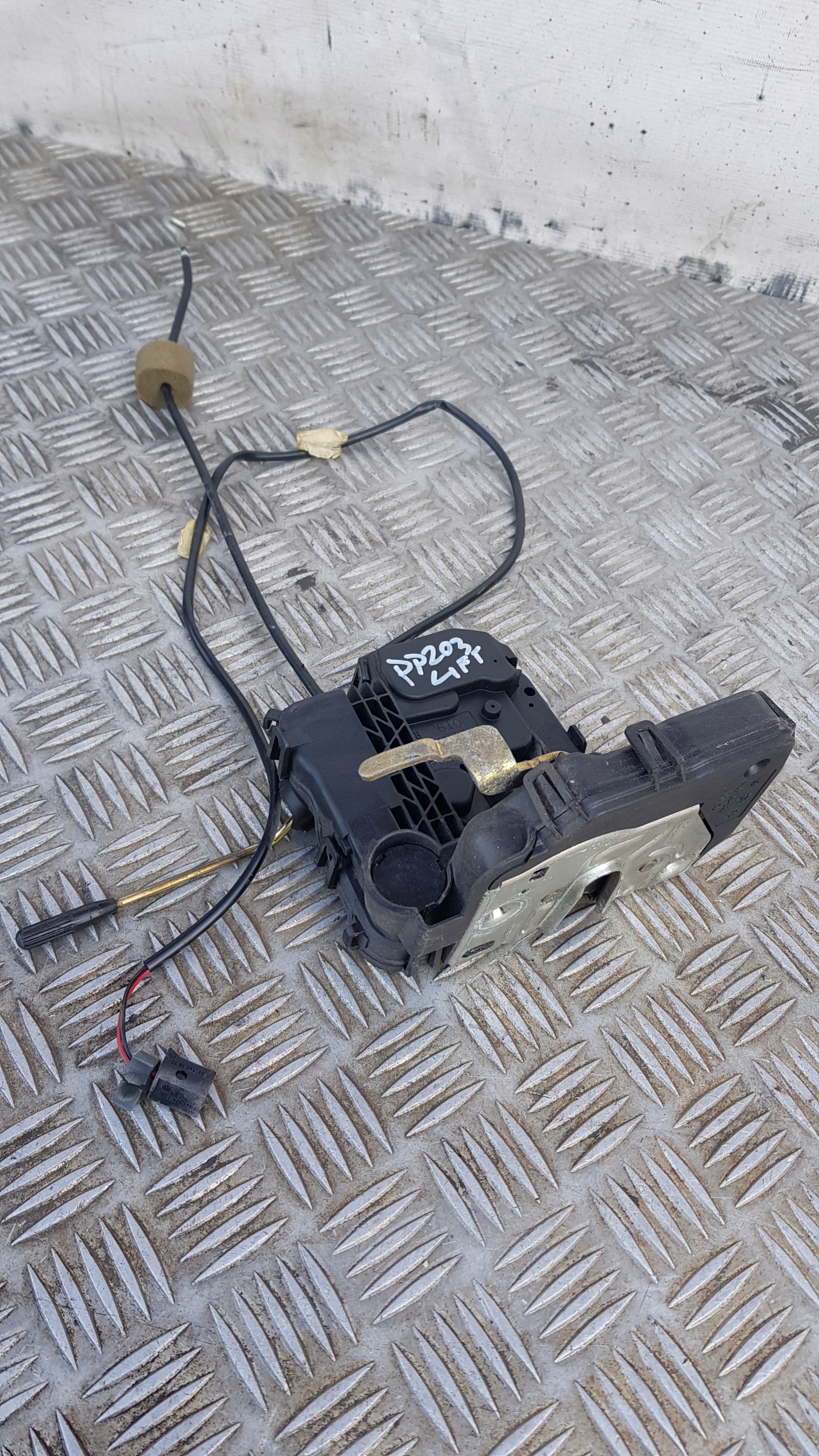 MERCEDES W203 lock right front LIFT