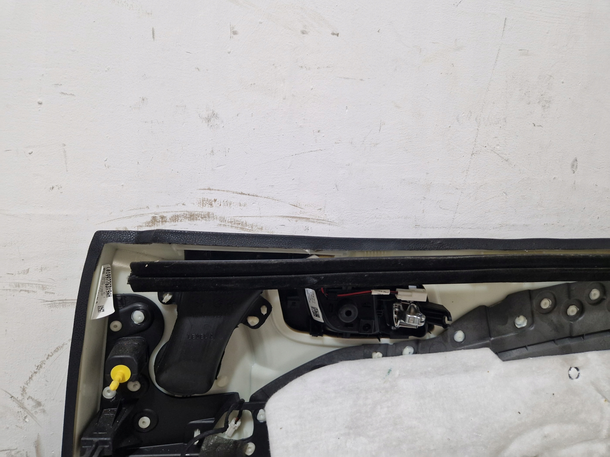 DODGE CHARGER 2019- side door left front leather 5PF051X9AI
