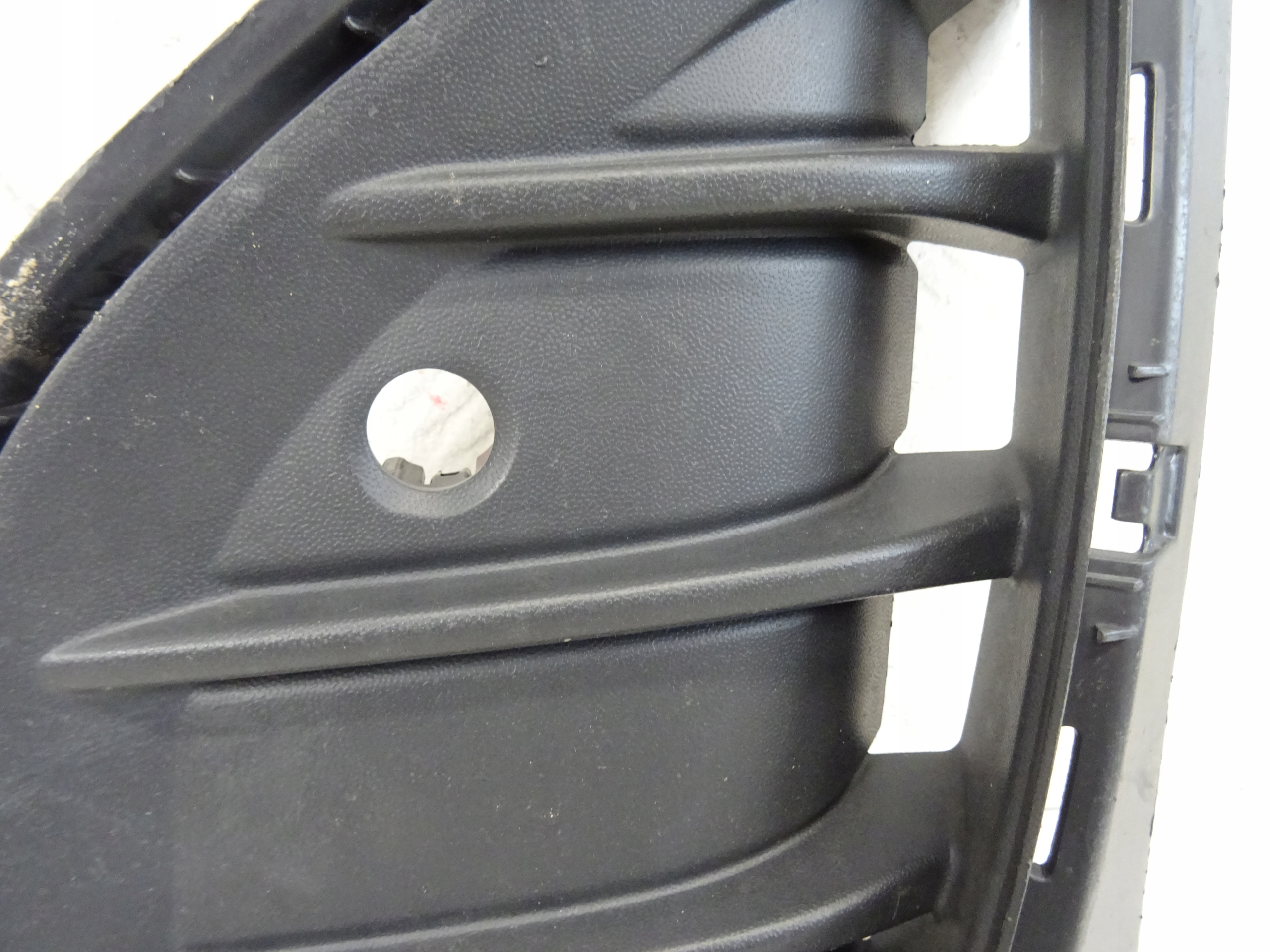 grid of a bumper front front right VW ID4 ID.4 11A807820