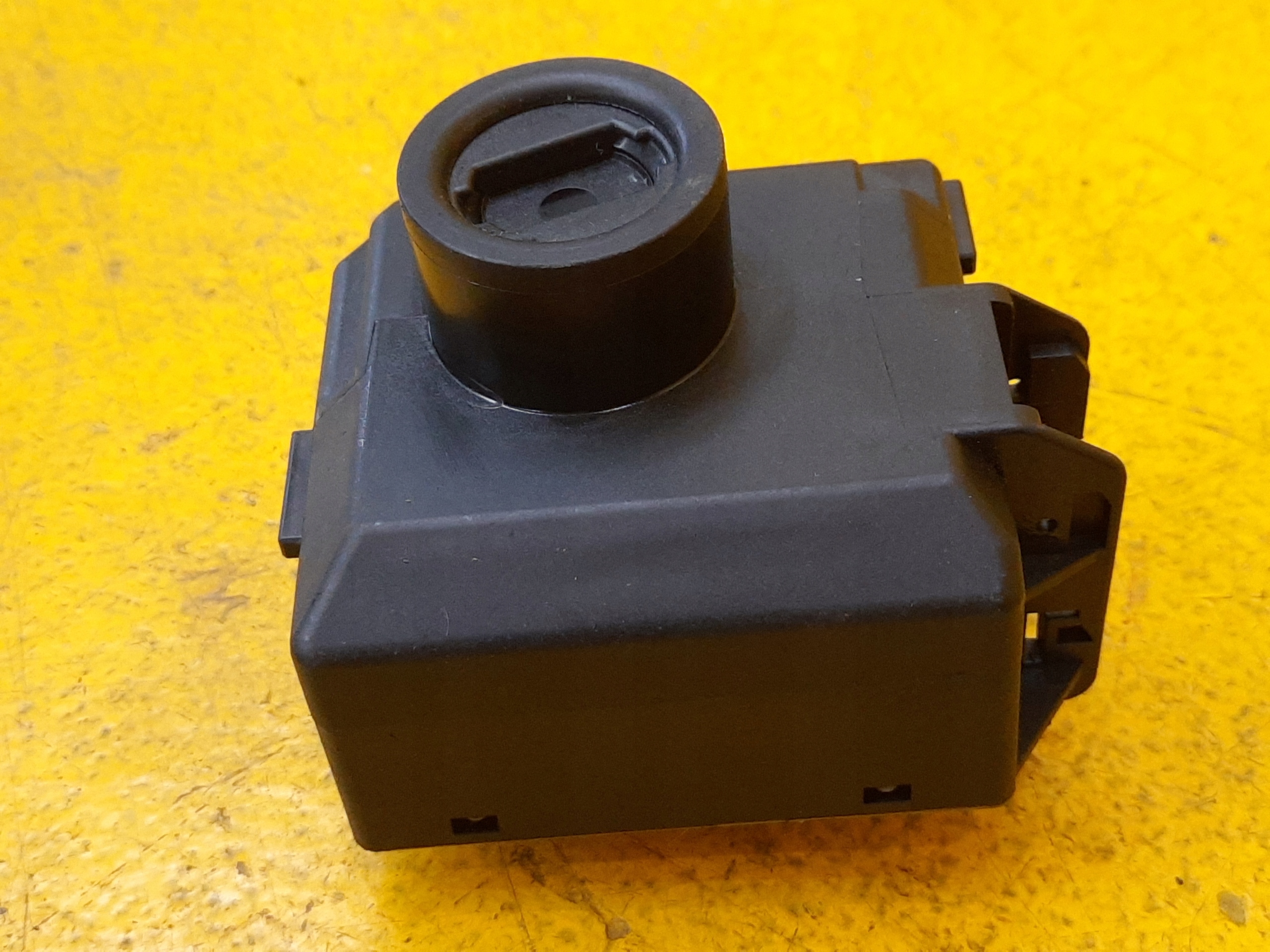 MERCEDES W447 V замок запалювання A4479001111