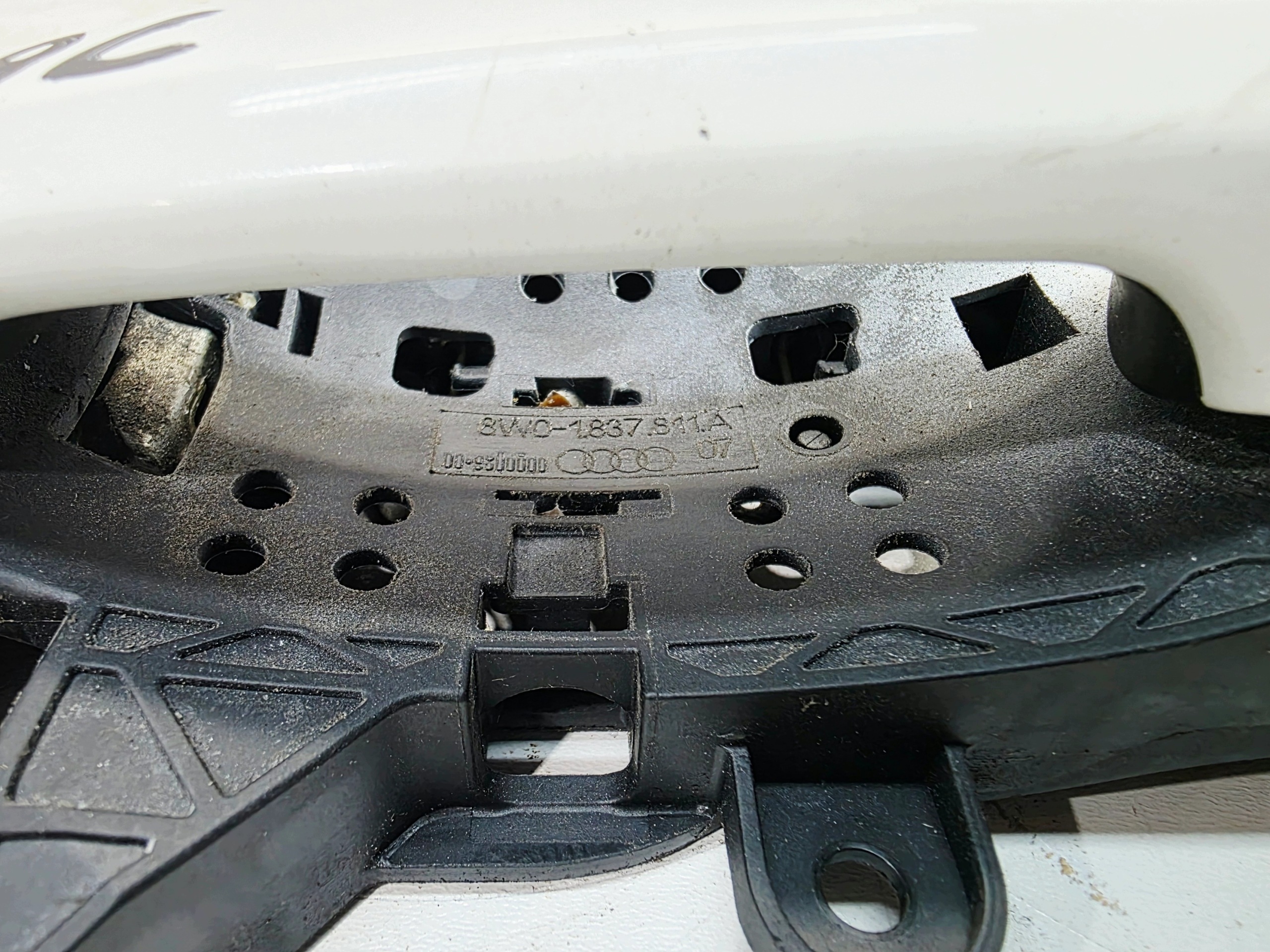handle exterior door CHROM left rear part AUDI A4 B9 A5 8W0837811A LY9C