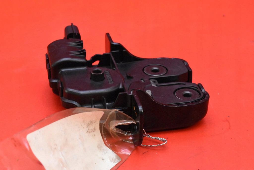 lock bonnet rear part boot 846307169R RENAULT CAPTUR 1 and 13-17