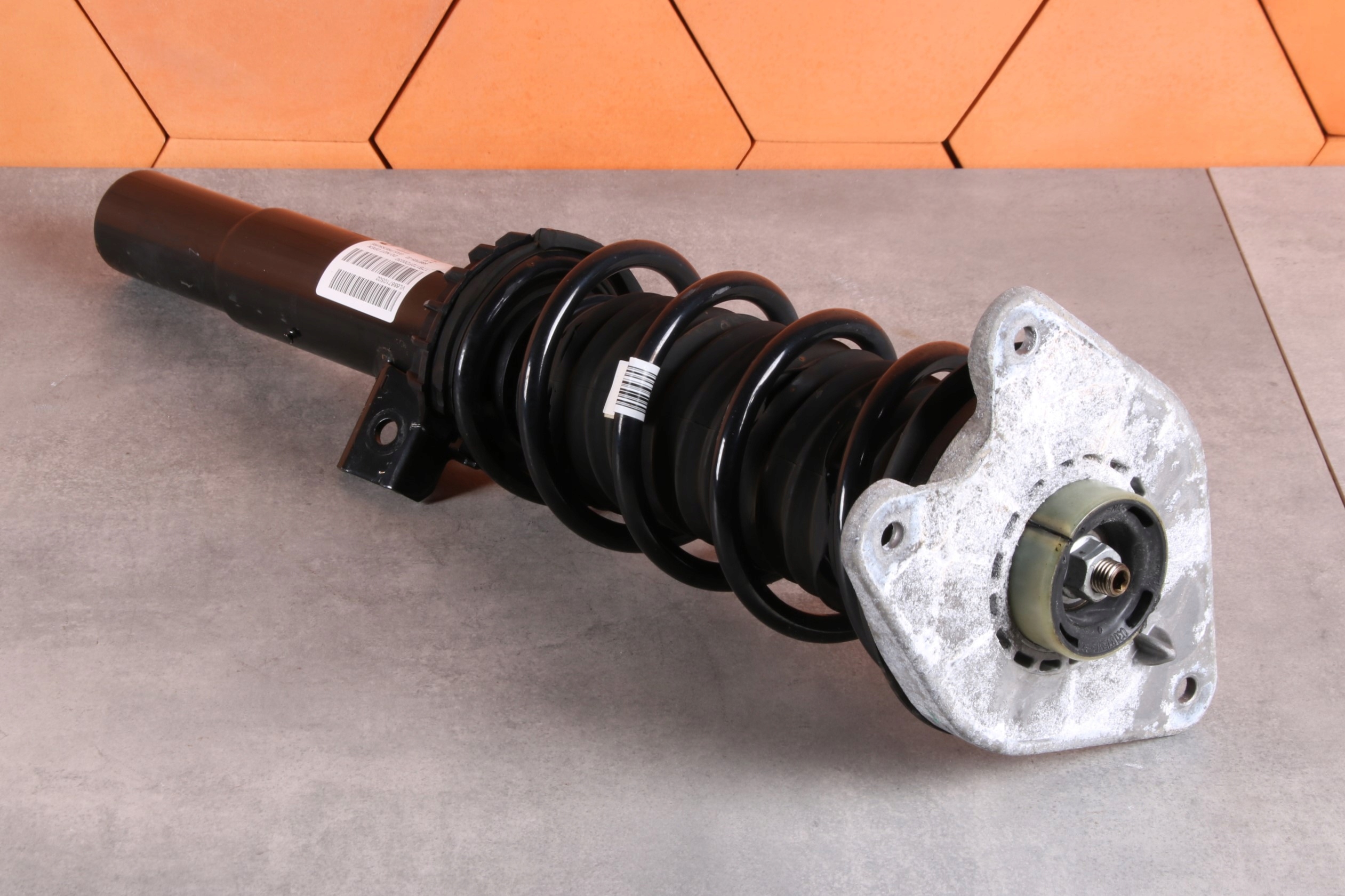 BMW i3 I01 LCI shock absorber left front front 6887105 15236 km !!!
