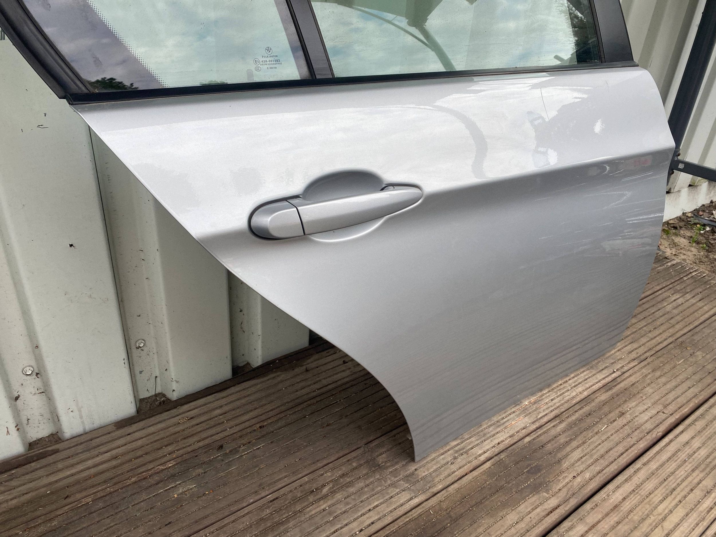 BMW 3 E90 complete door right rear part rear. 354 SREBRNY