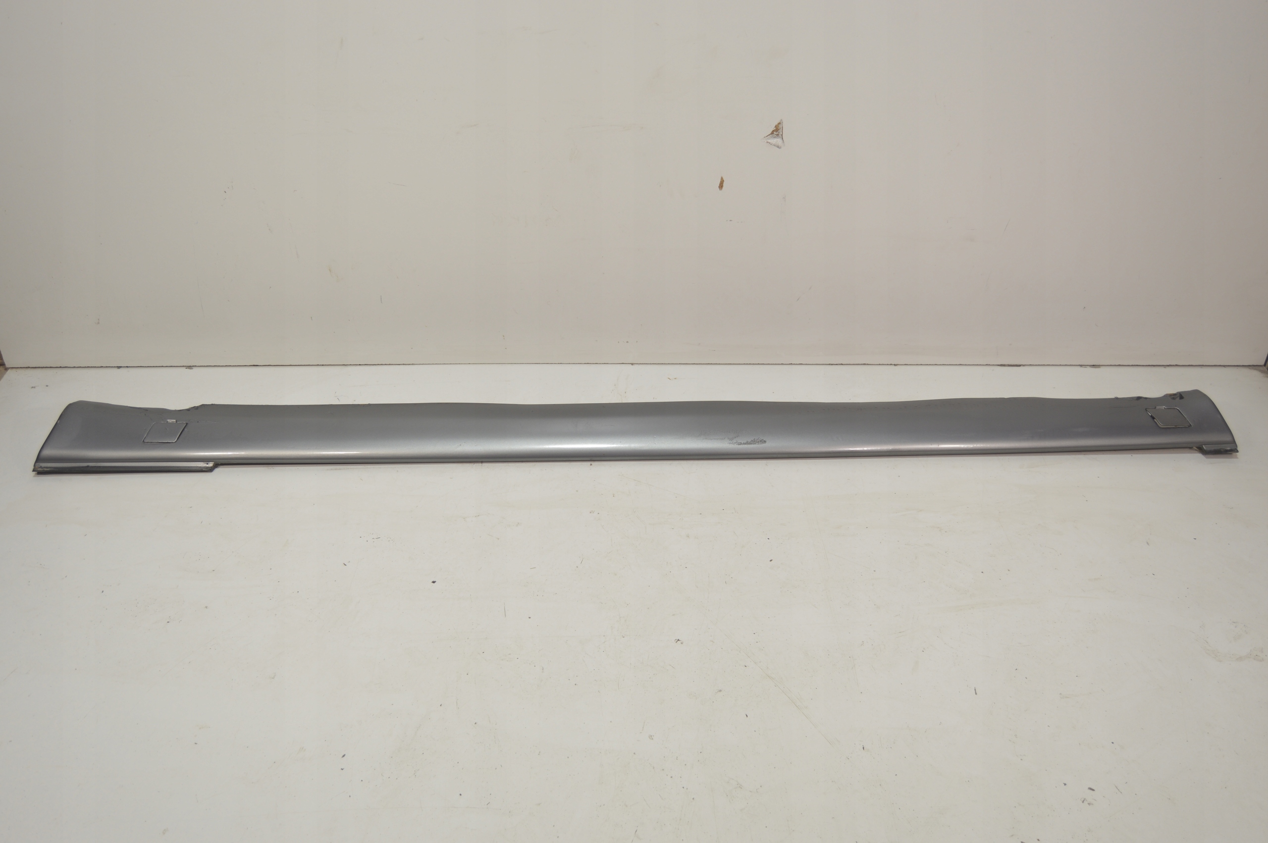 накладка порога правая порог MERCEDES W126 РЕСТАЙЛИНГ 1266905240