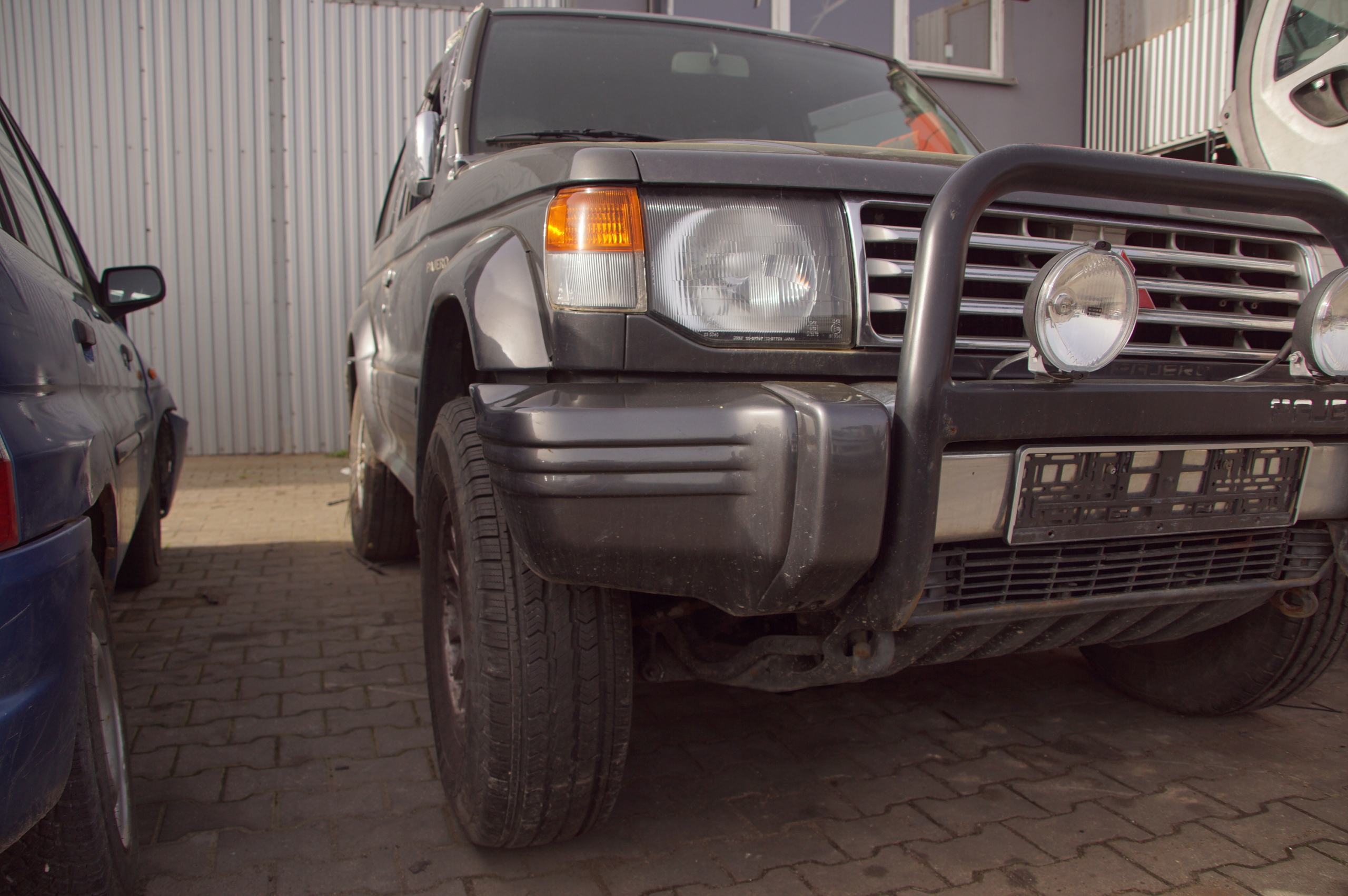 Pare choc Avant Complet MITSHUBISHI PAJERO