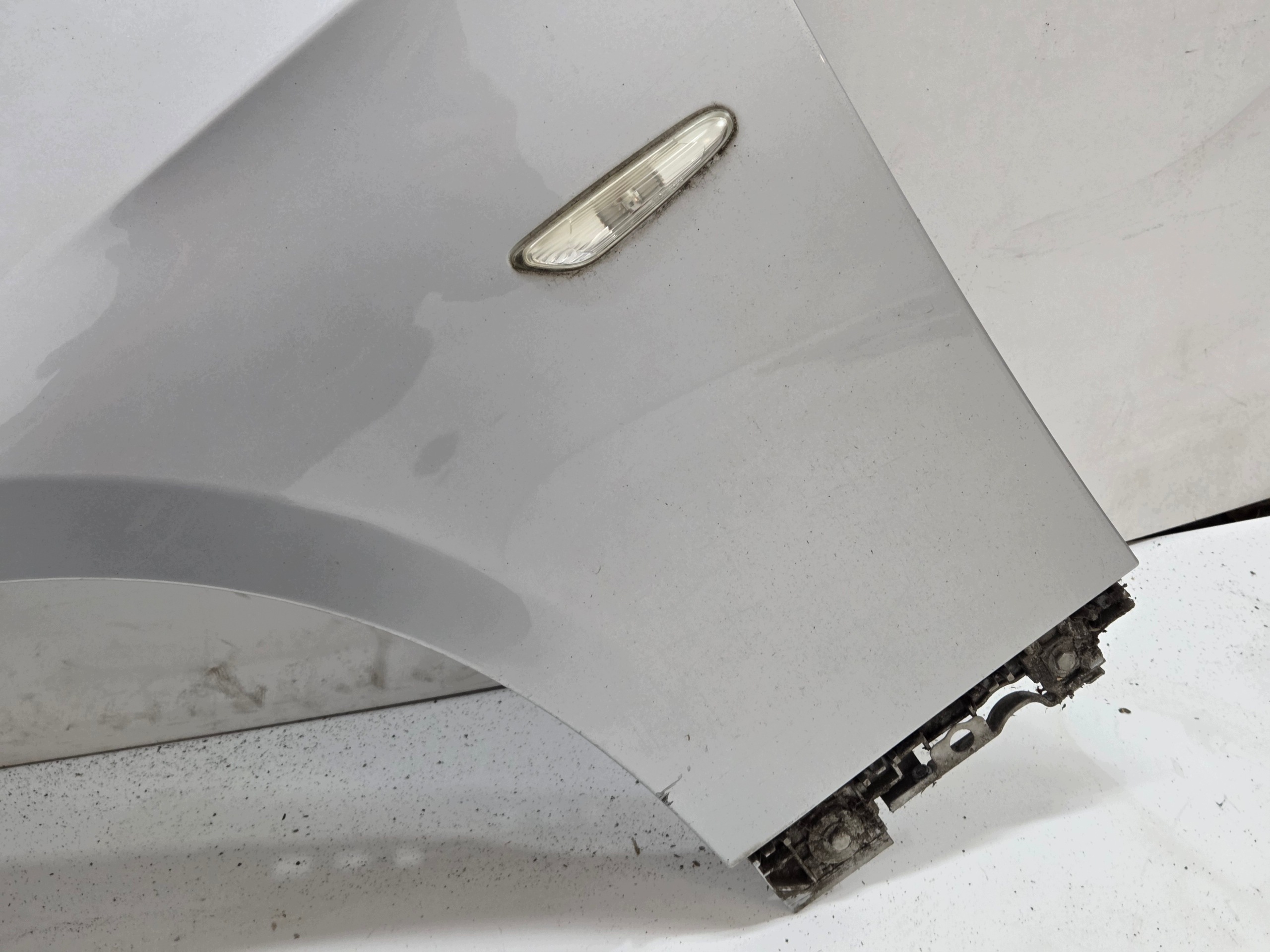 sárvédő bal első BMW E92 E93 TITANSILBER 354/7