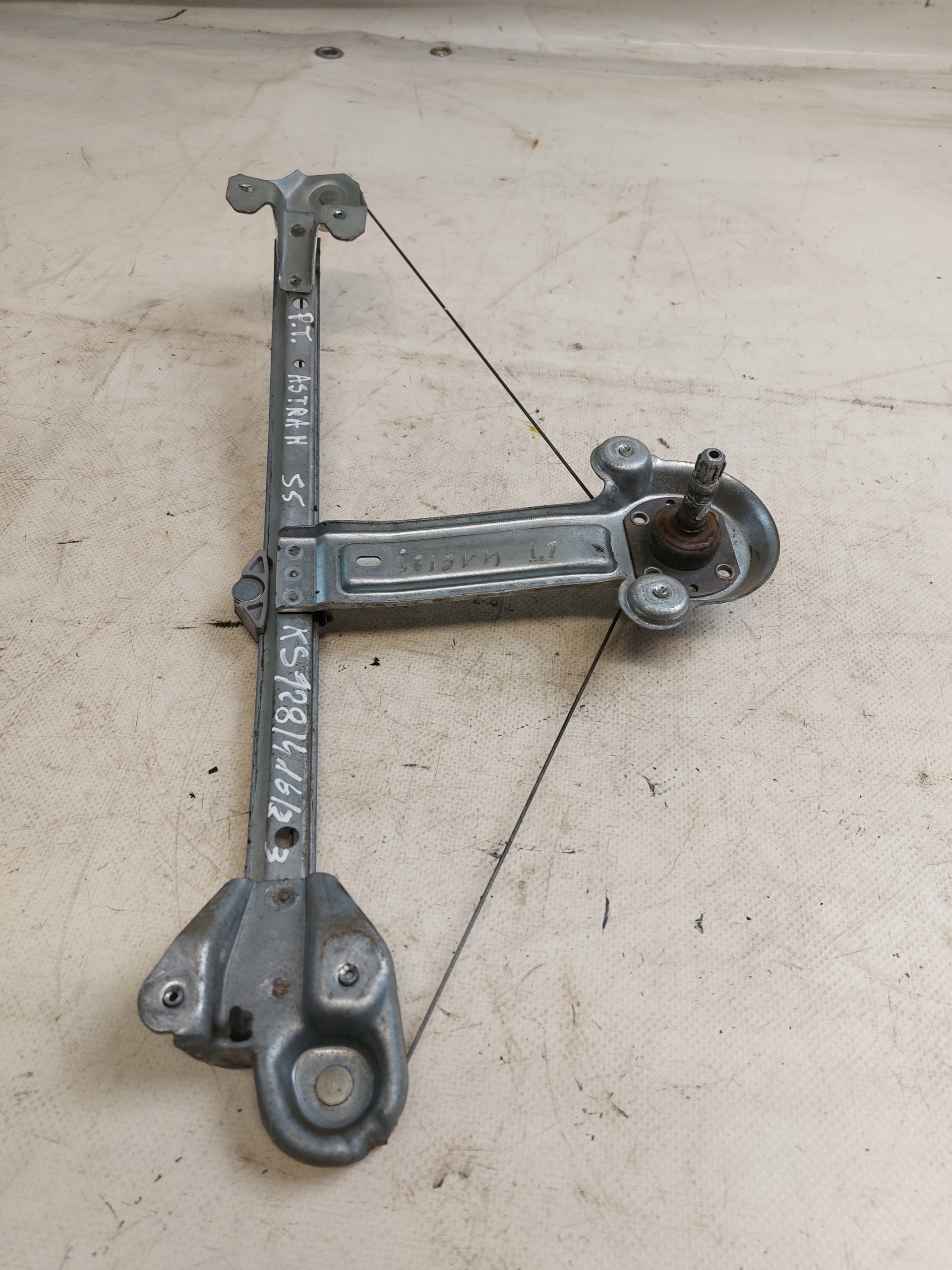 mechanism lifting windows right rear part OPEL ASTRA H manual
