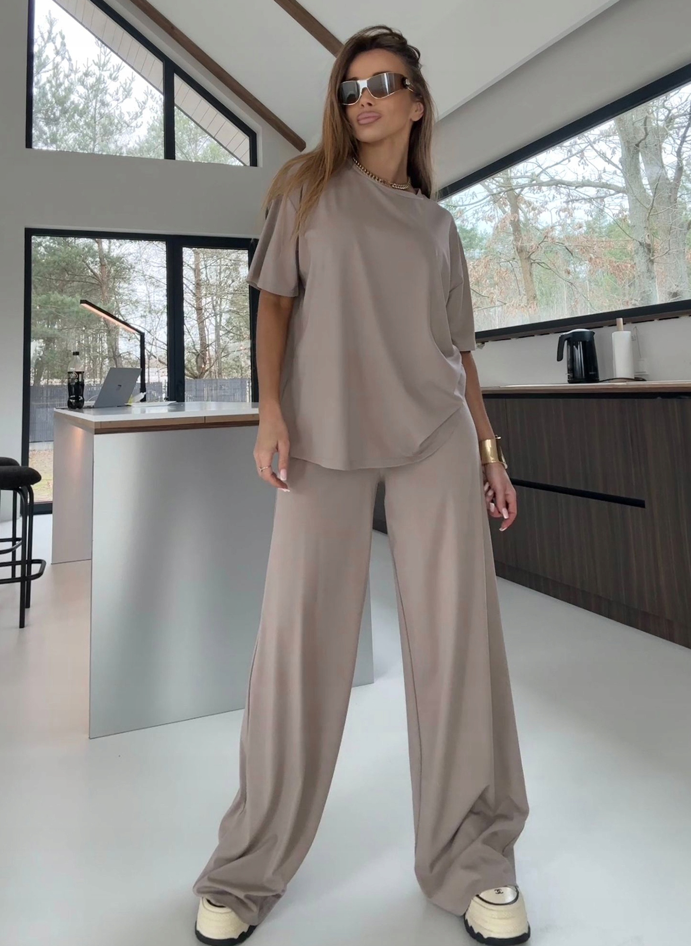 Dámský komplet s širokými kalhotami a tričkem Tmavě béžová Agatha Studio One Size