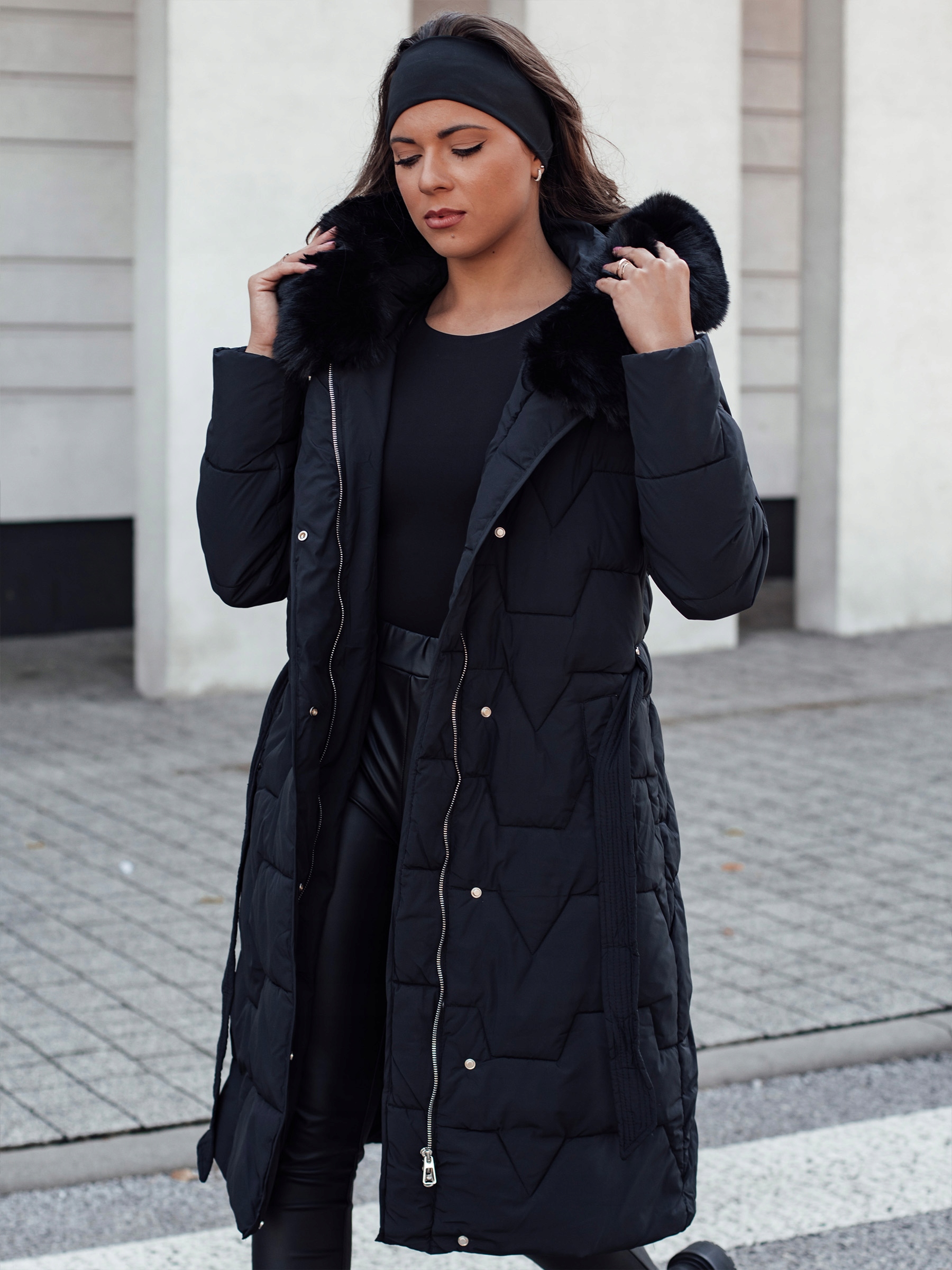 PIKOWANA DAMSKA ZIMOWA KURTKA/PŁASZCZ Z KAPTUREM CZARNA ty4613 - L Płeć kobieta