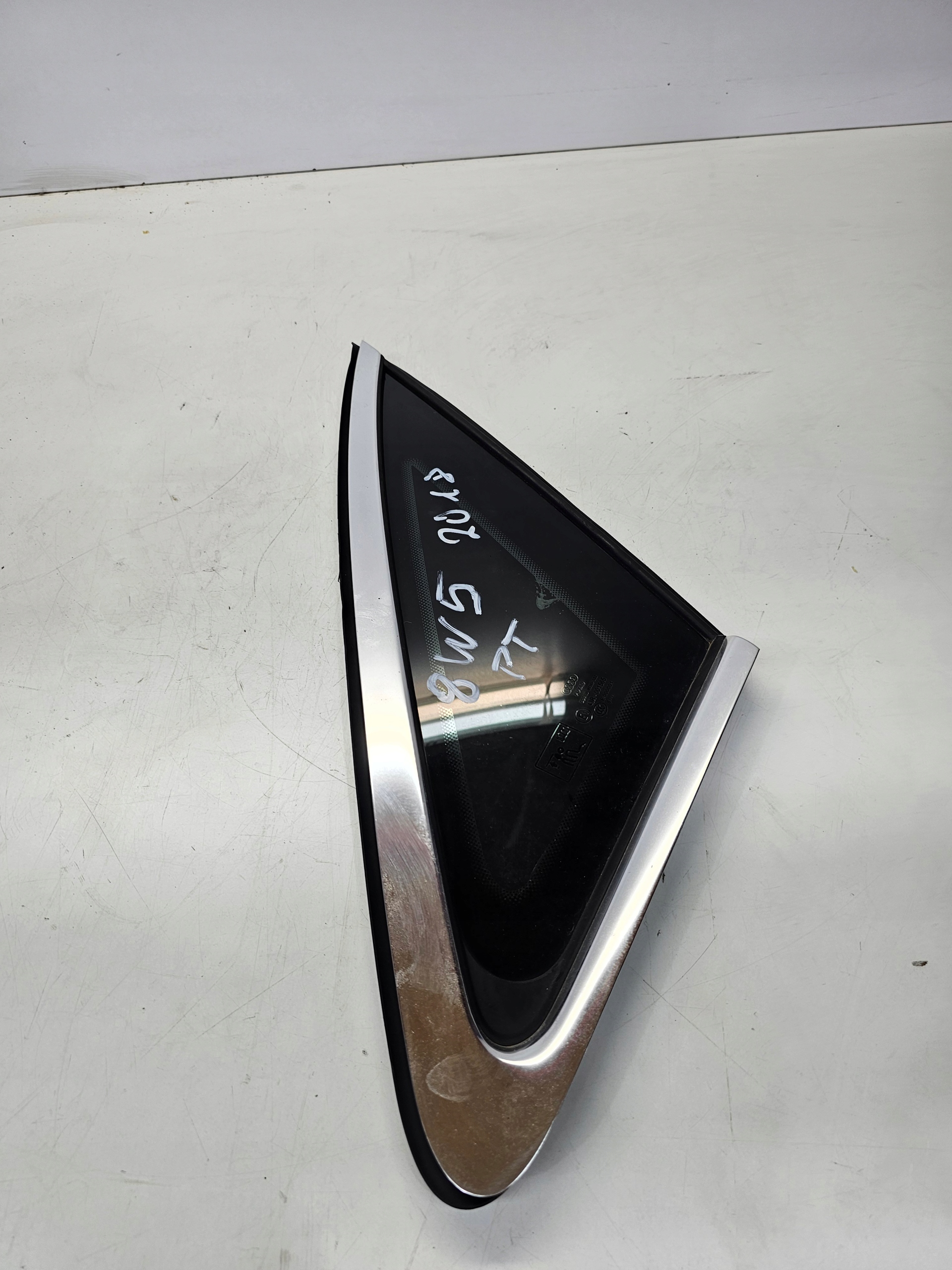 window bodywork right rear part AUDI A4 B9 sedan 8W5845298D 2018R