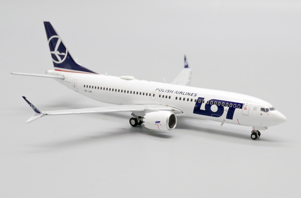Model letadla Boeing 737MAX8 Lot 1:400 Sp-lvb