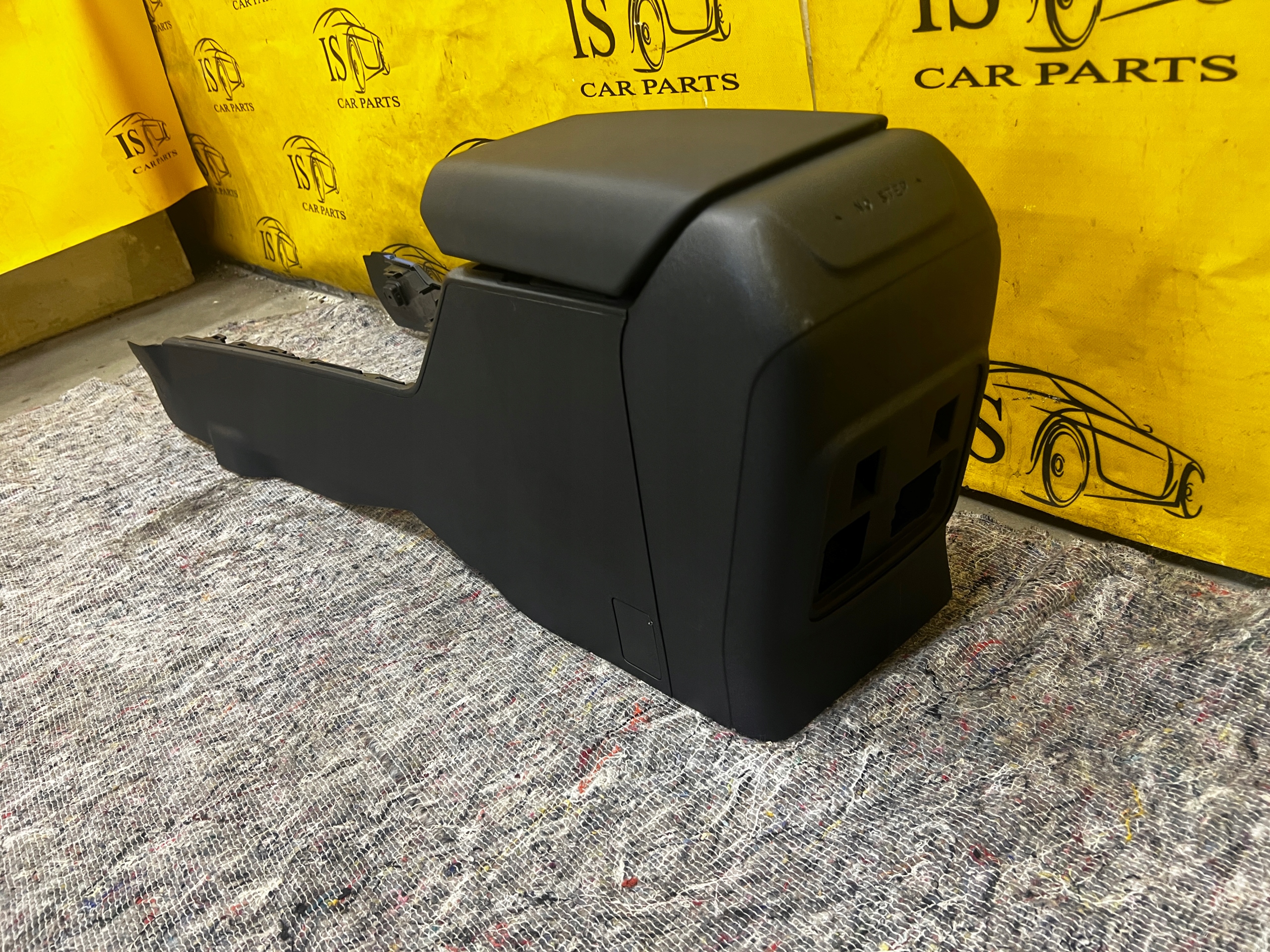 тунель середина подлокотник FORD Bronco 21-