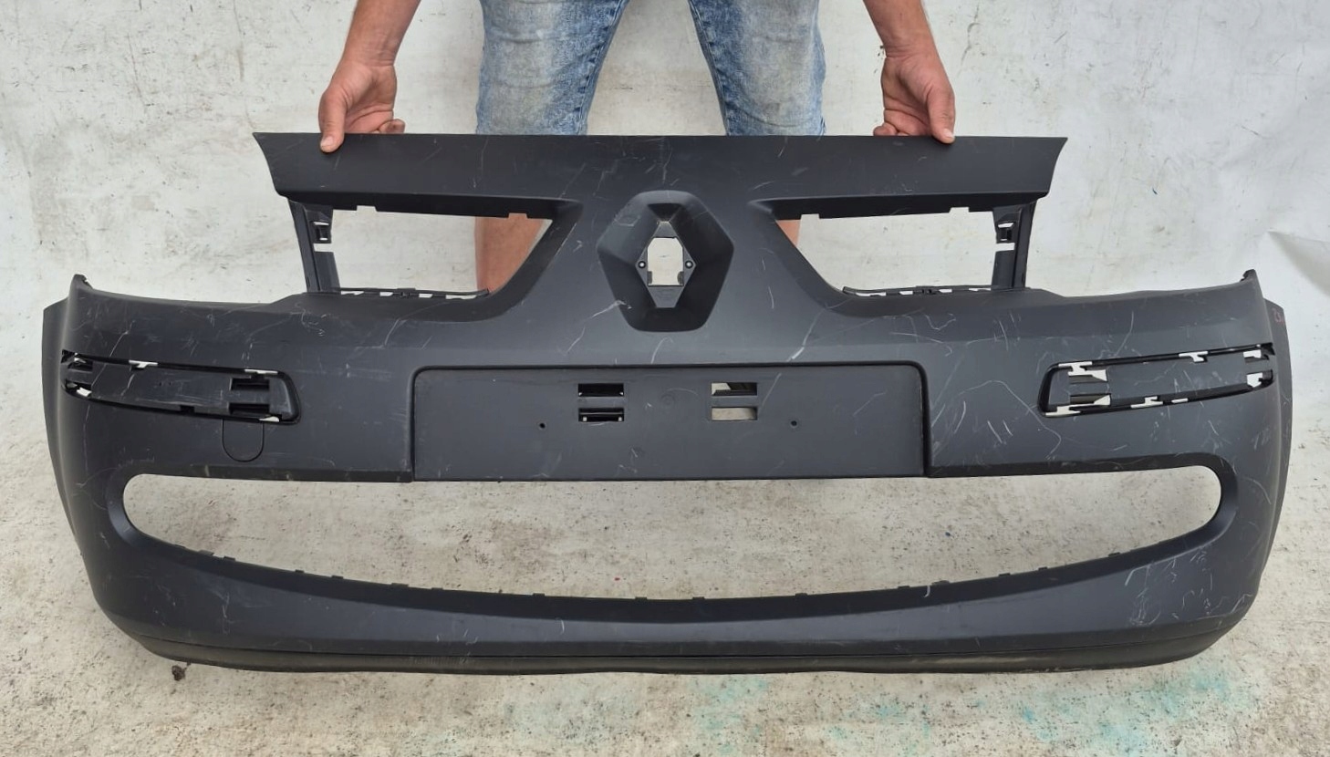 RENAULT MODUS e 04-08 Paraurti Anteriore Anteriore 8200259247