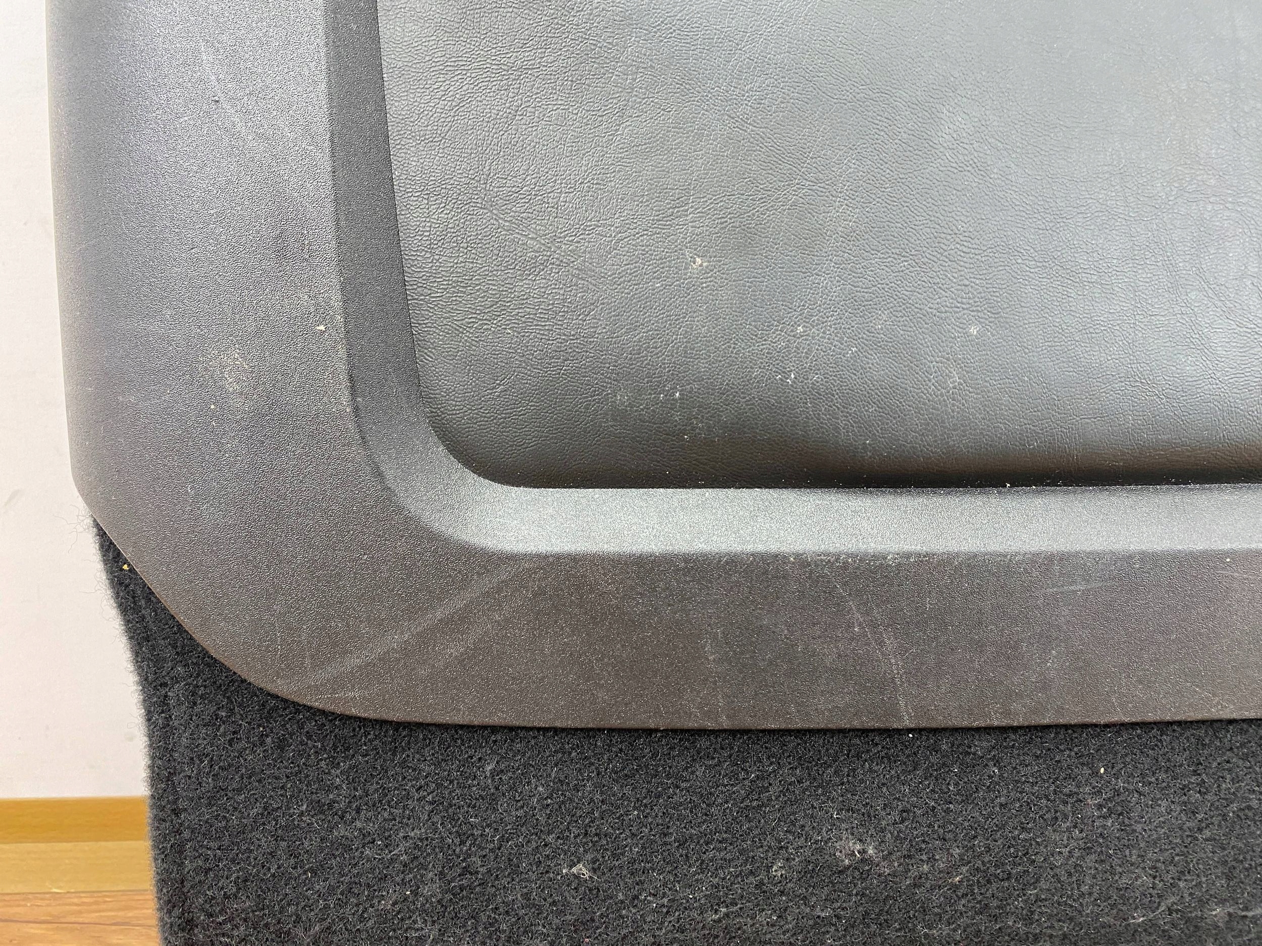 plastic panel cover seat of left driver´s Dodge Challenger 2015+