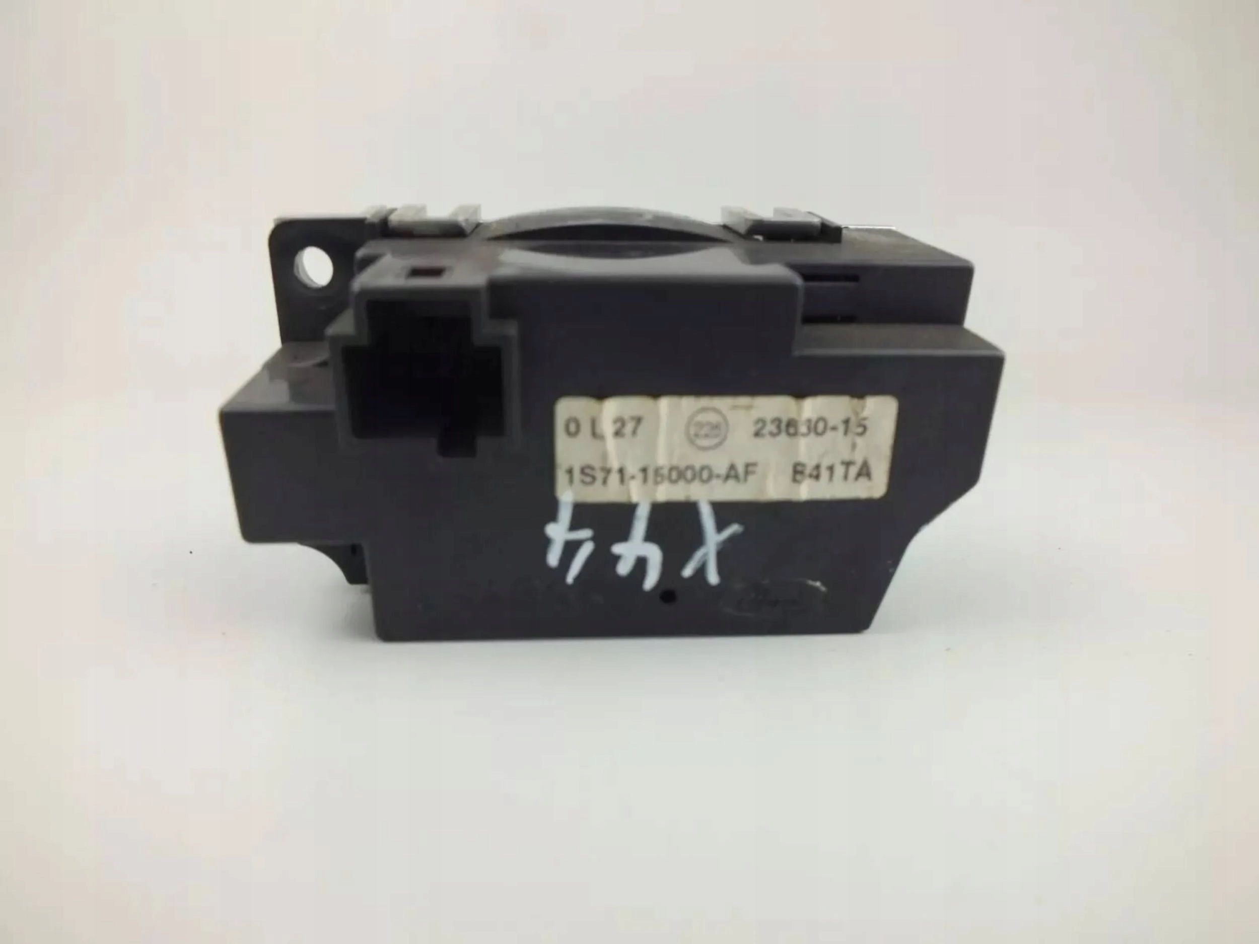 Ford Mondeo Mk III 2001 clock