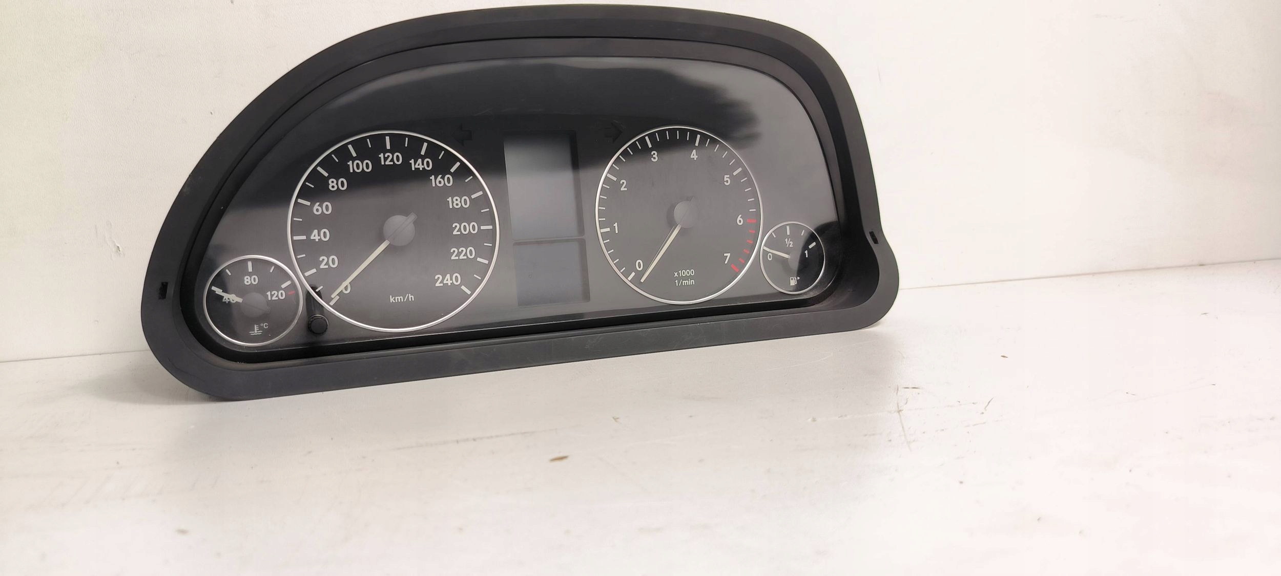спидометр часы MERCEDES a класс W169 A1694400211