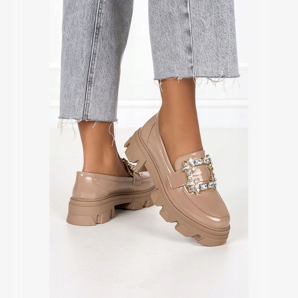 MOKASYNY DAMSKIE LAKIEROWANE PÓŁBUTY Z OZDOBĄ r 38 Kolor beżowy