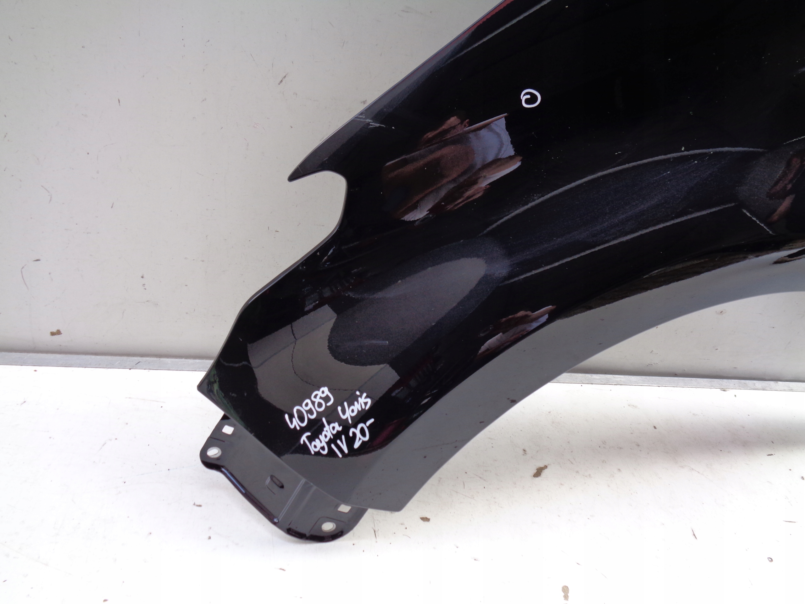 fender left front TOYOTA YARIS IV 20- NR 40989