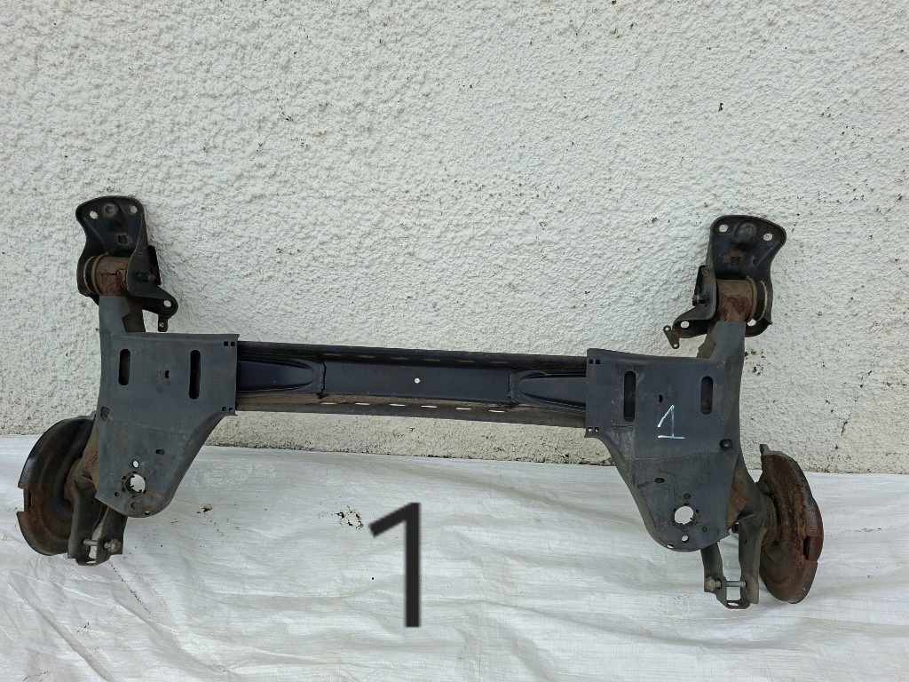 A3 8V T-ROC GOLF SPORTSVAN OCTAVIA LEON 5Q0501049 BELKA OŚ ZAWIESZENIA TYŁ