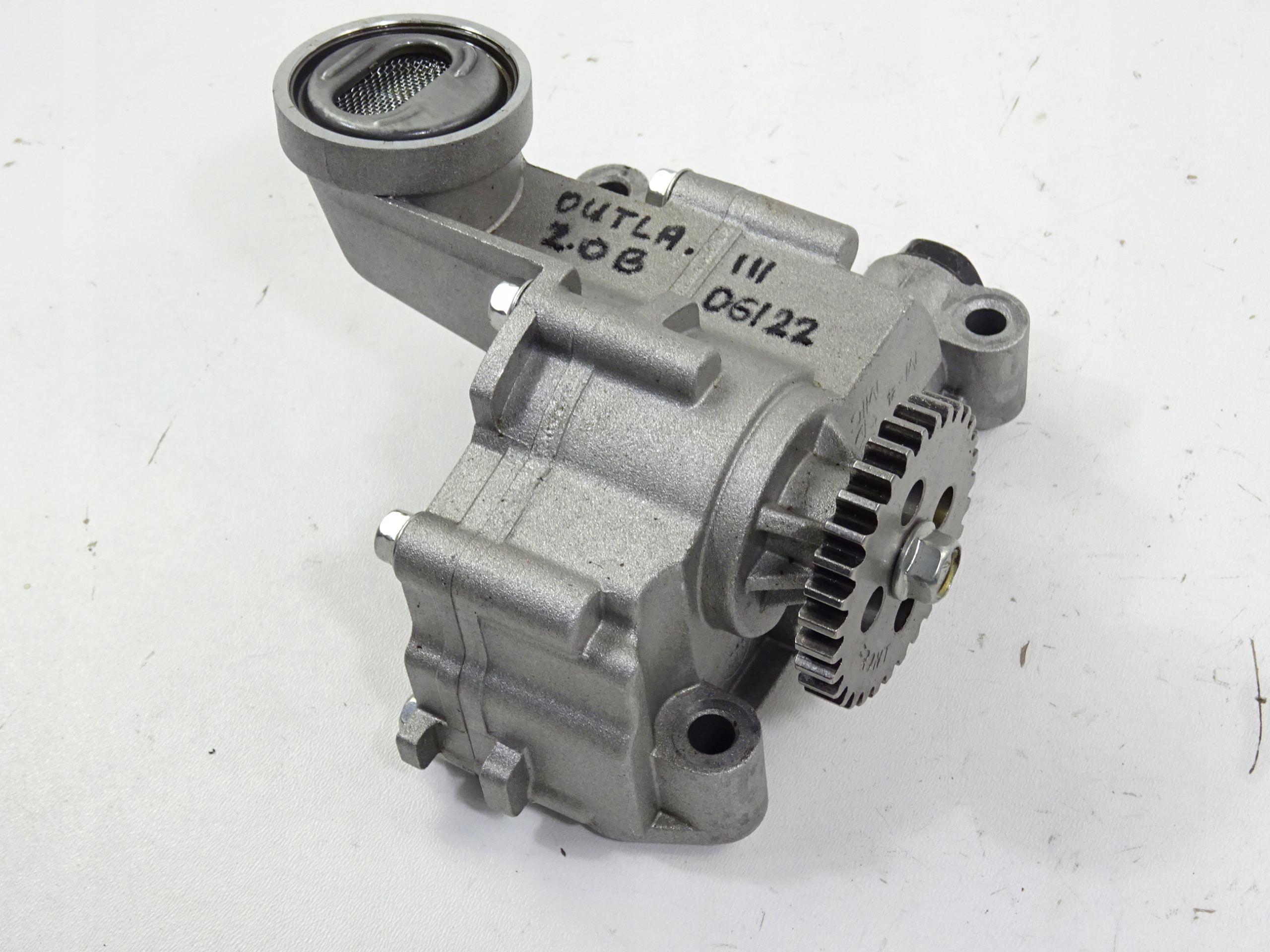 OUTLANDER III 2.0 BENZYNA POMPA OLEJU