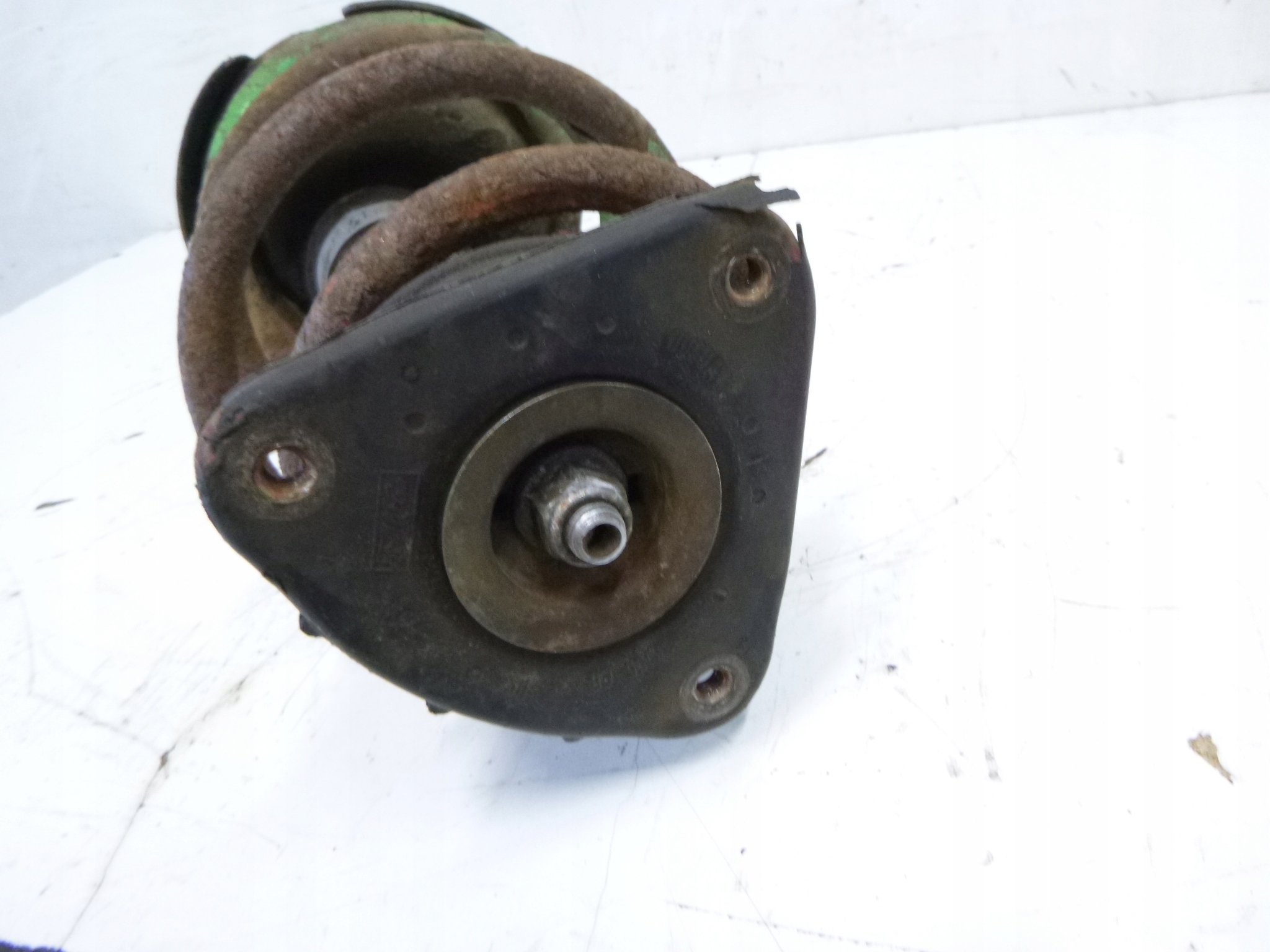 shock absorber front left Volvo V50 2.0d 2005r.