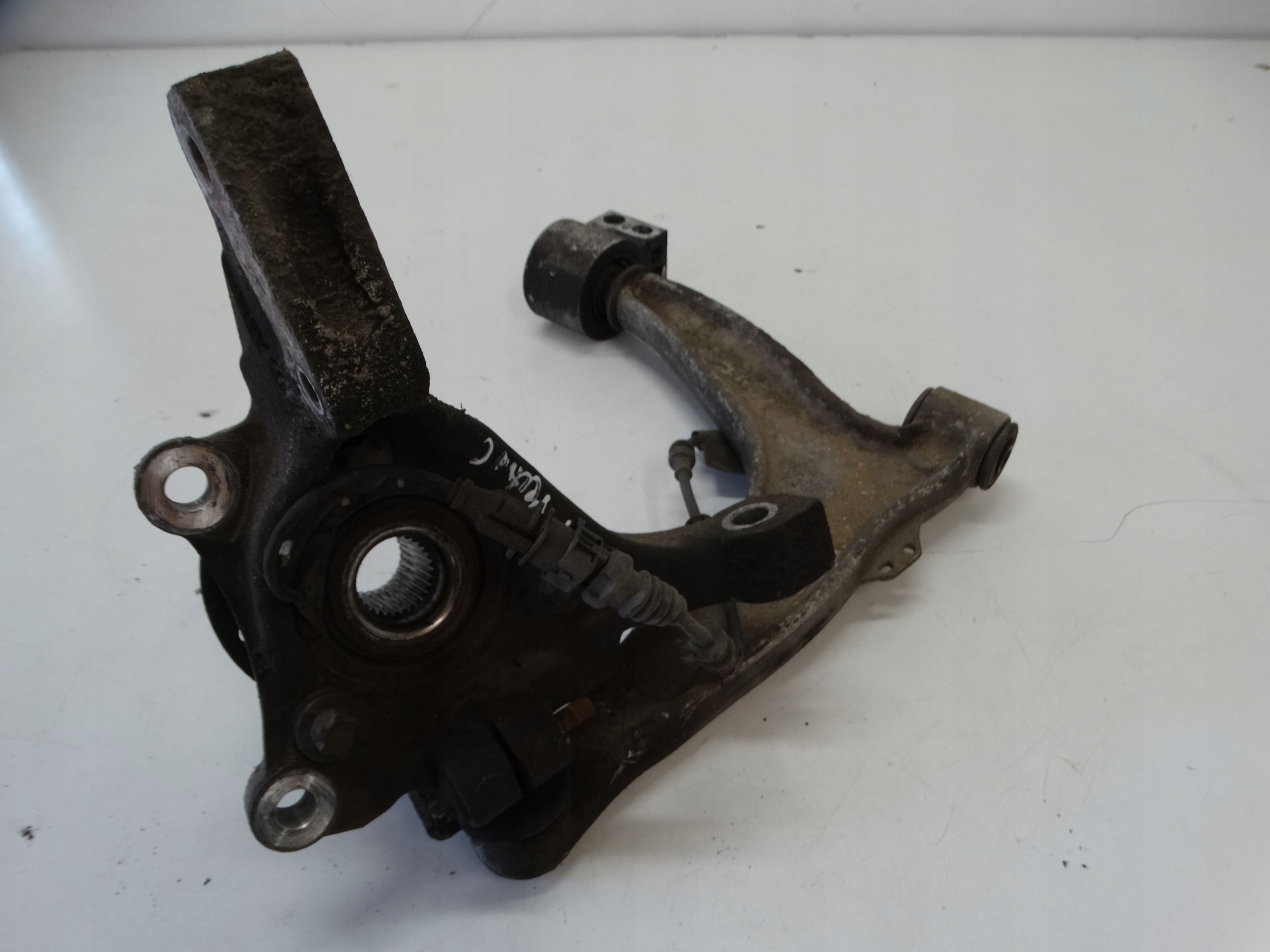 247682311 - ПЕРЕДНИЙ ПРАВЫЙ КРОССОВЕР OPEL VECTRA C 2.2 DTI