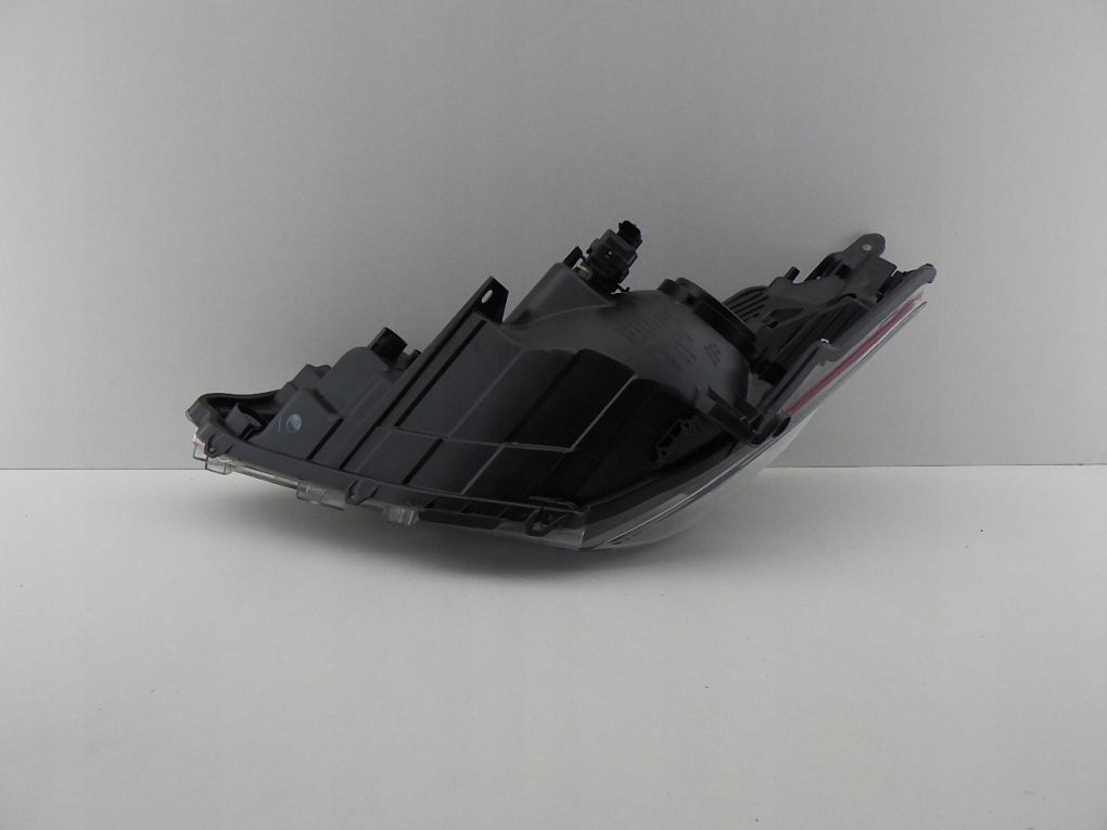 TOYOTA YARIS III 3 LIFT 17- light front right