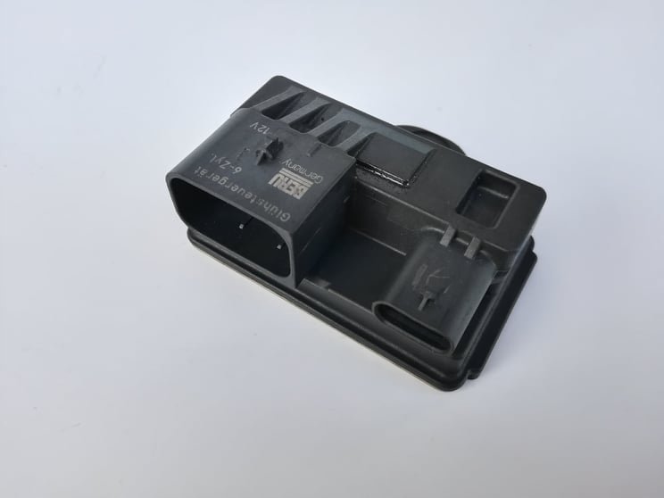 BMW F11 F10 реле свечей N57 3.0 D 7823290