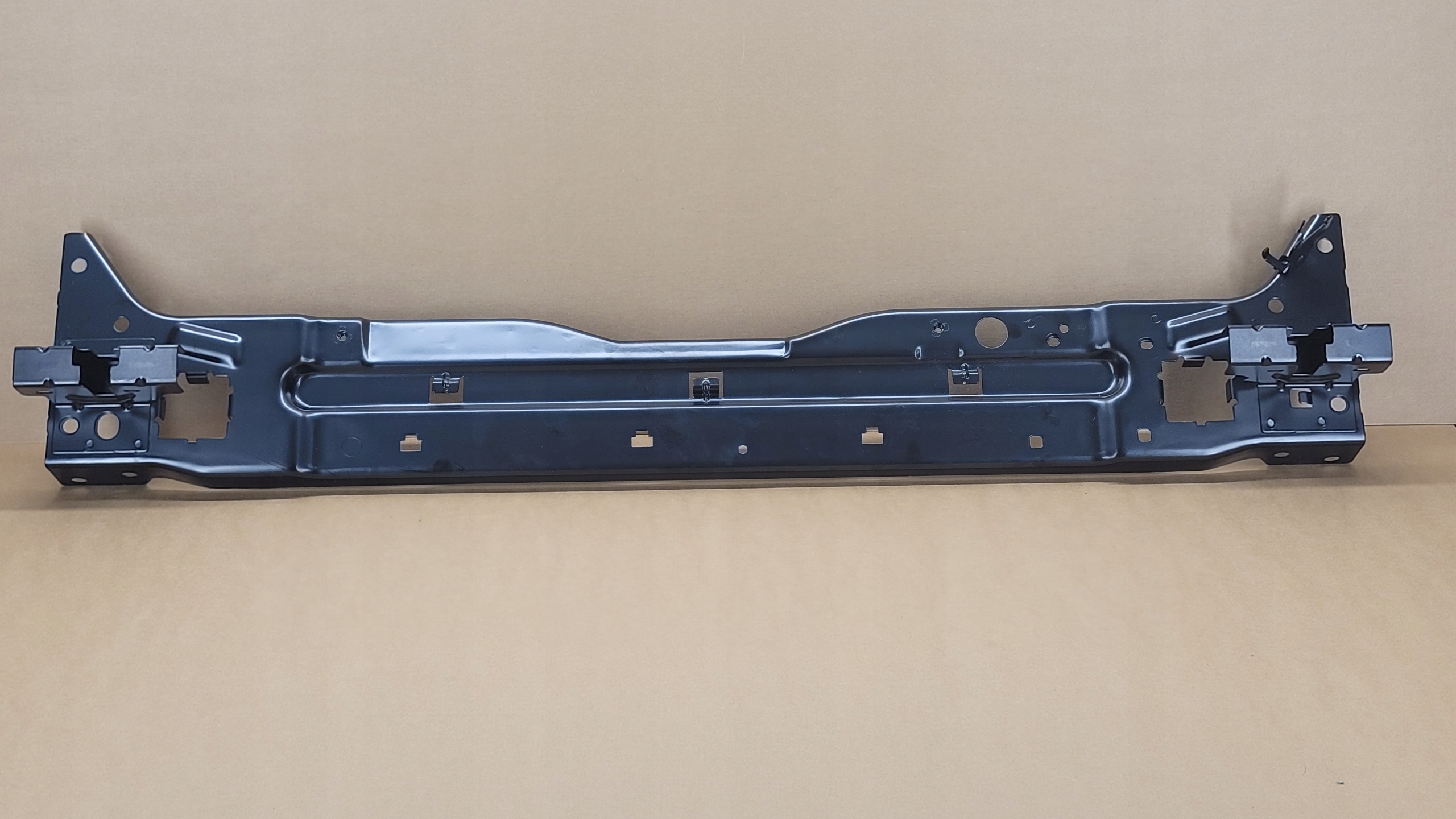 GÓRA PASA BELKA WZMOCNIENIE CZOŁOWE VOLVO XC40