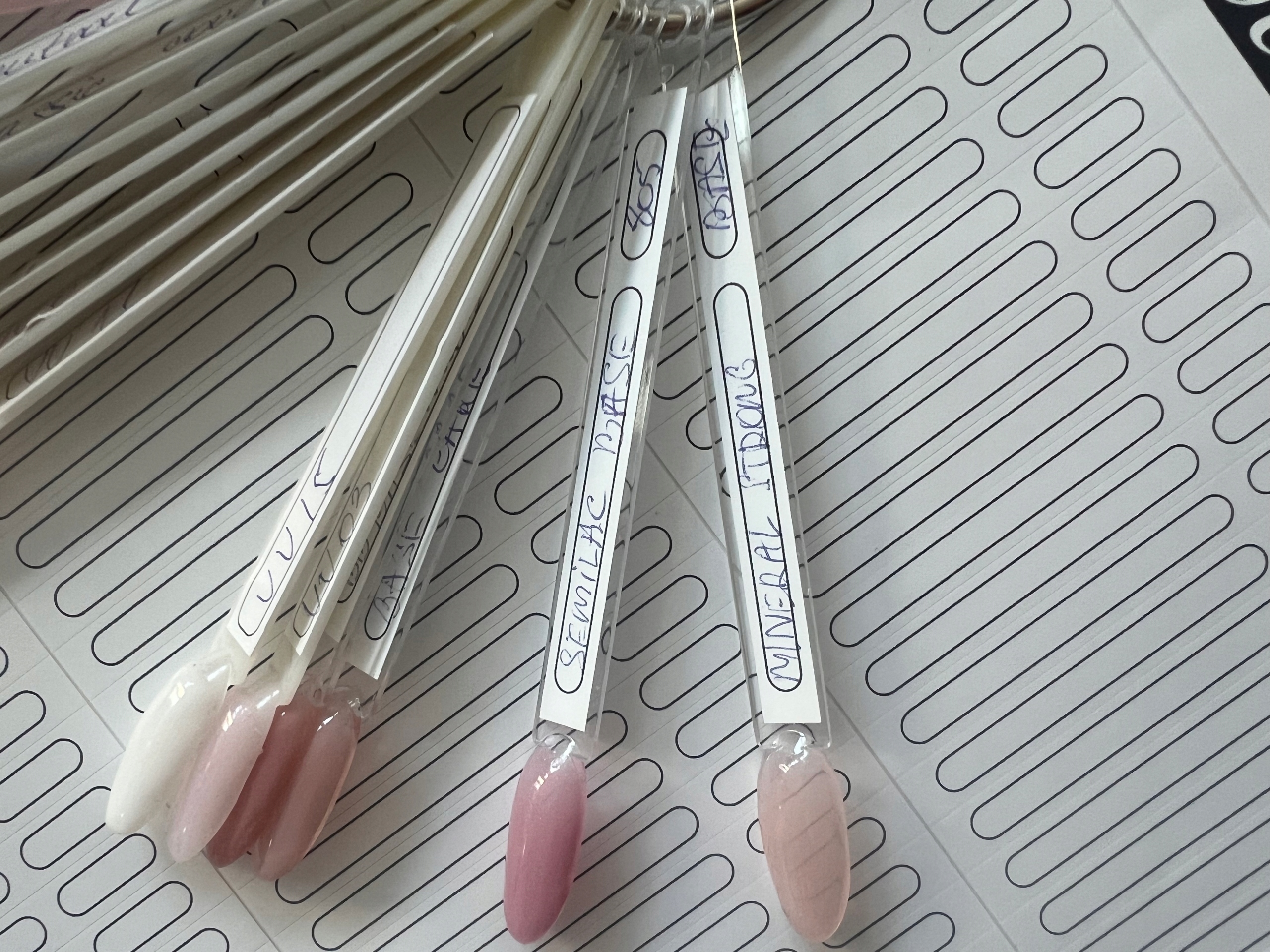 Balíček 10 ks Samolepky pro popis vzorníků na tipy na číslování, bílé