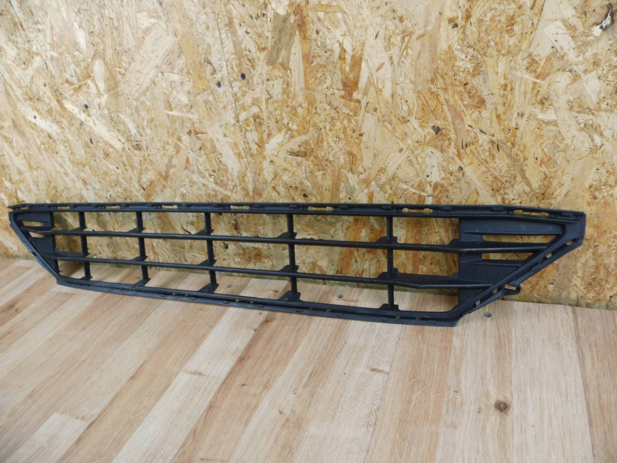 Volvo XC60 II 2017+ grid central of a bumper front front 31425175