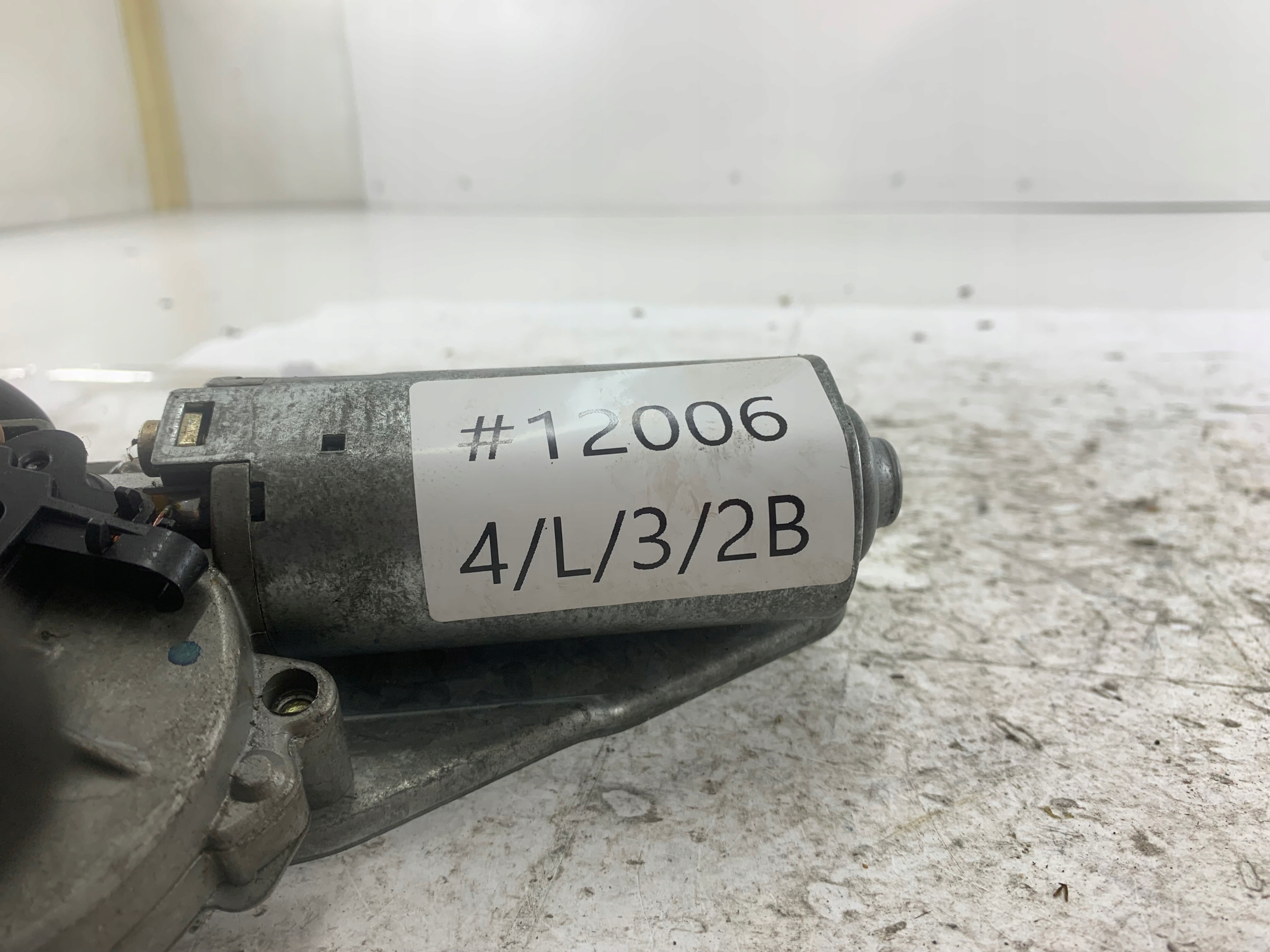 VOLVO V40 e Motorino Tergicristalli posteriore 0390201529