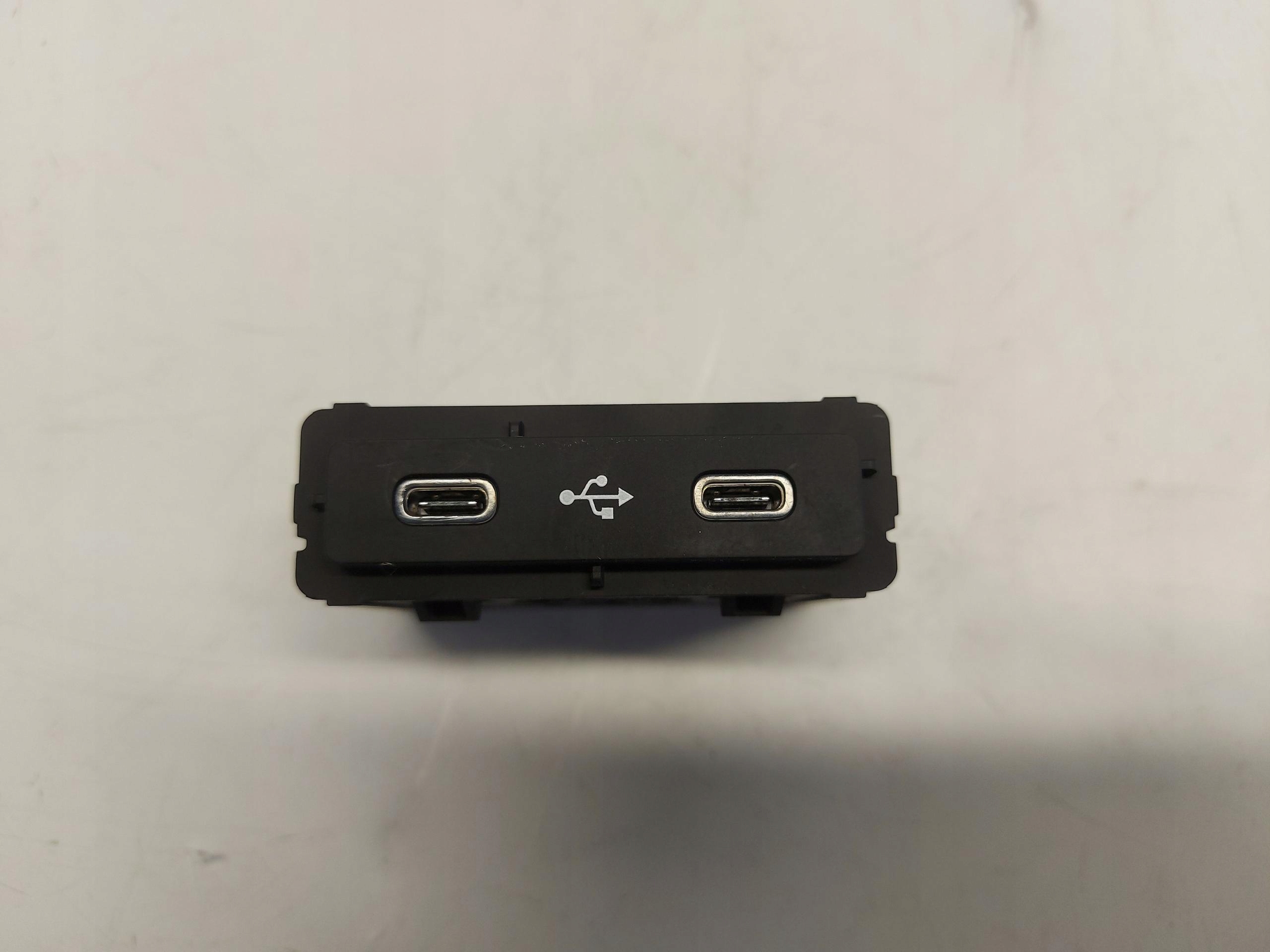 RENAULT Scenic E-Tech V 5 Adaptateur USB 284H38566R