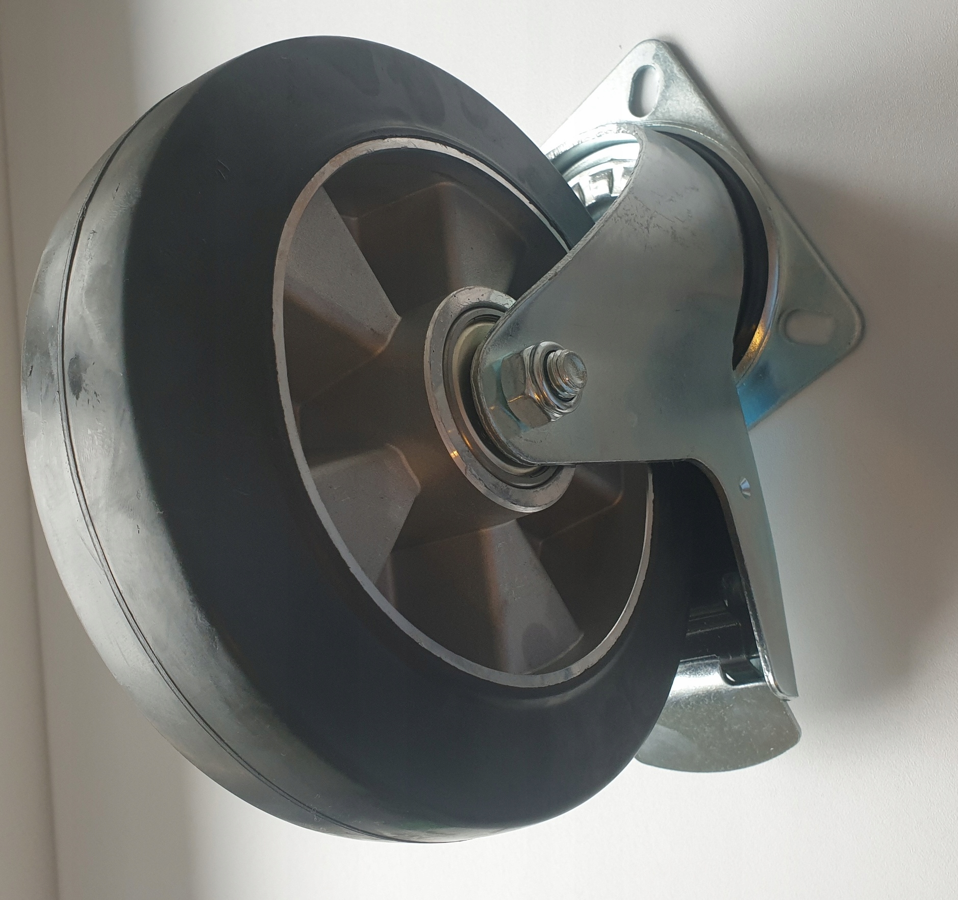 Kolečko fi 200 alu guma vozík s brzdou mělký 400 kg