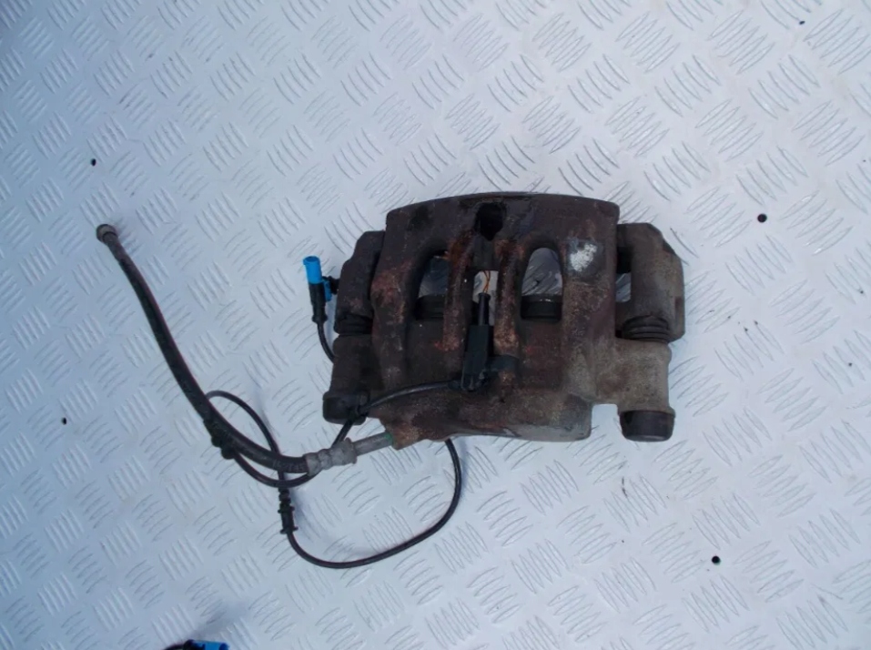 Mercedes Sprinter 906 caliper - jarzmo brakes front side right OEM