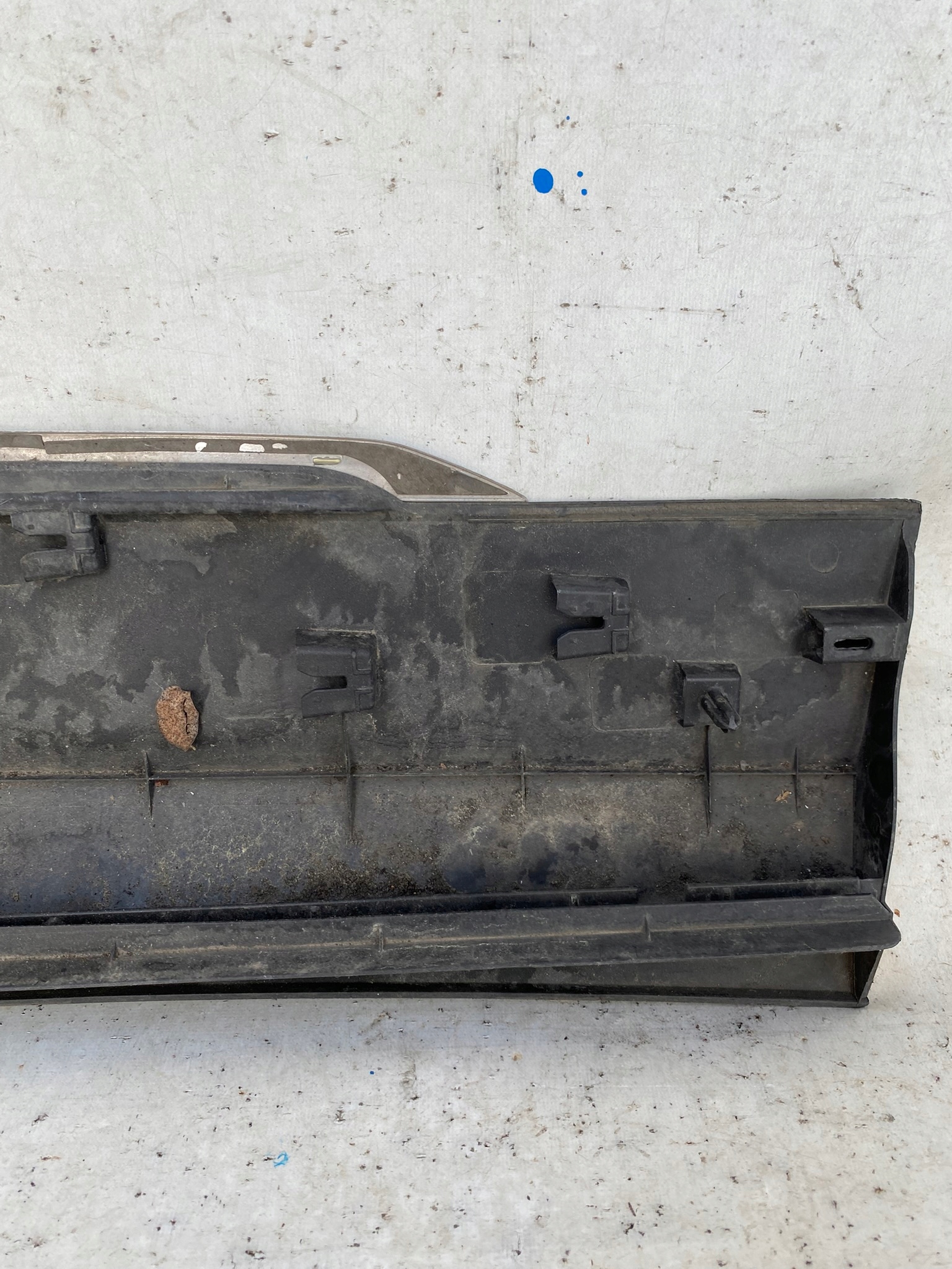 VW TIGUAN 2 II 16- left moulding door front 5NA854939N