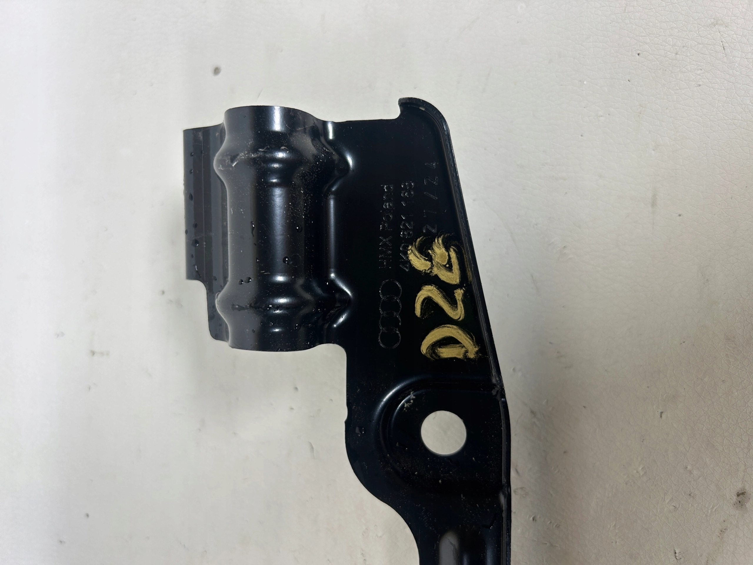 Audi A6 C8 4K Console Poignée Support plaque Aile Avant 4K0821168