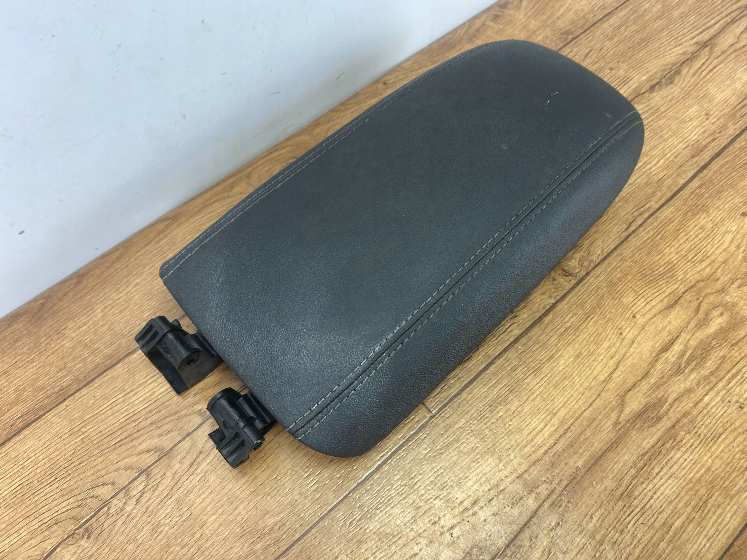 bracciolo consolle Ford Escape IV 2020+