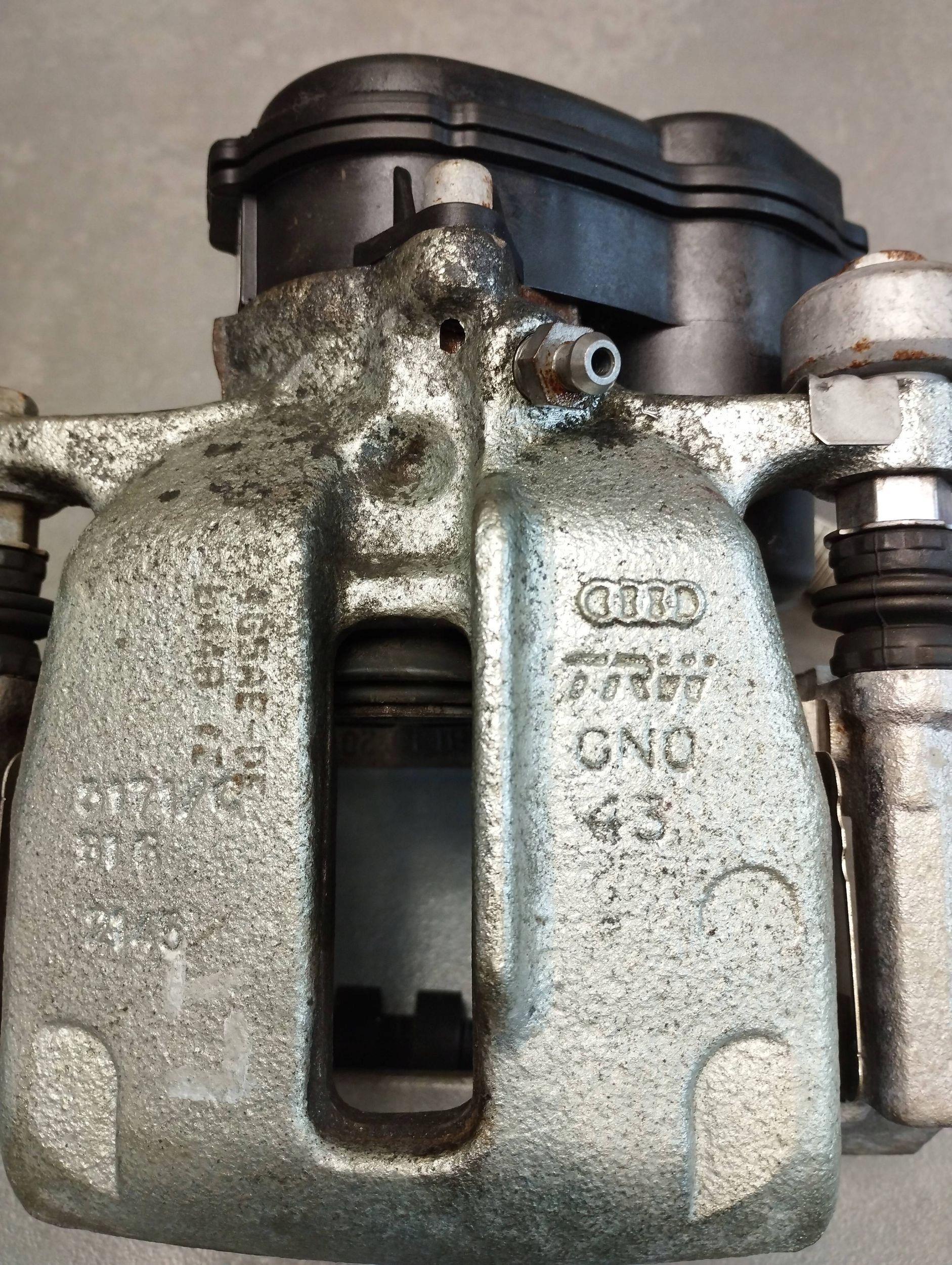 Audi A7 4G 2016 3.0 TDI caliper left rear part 4G5AE
