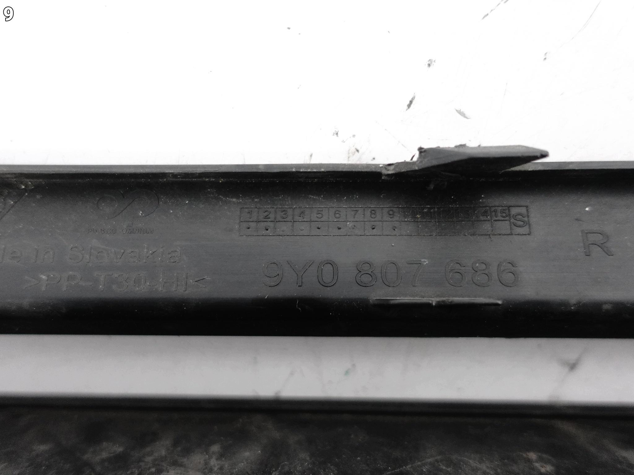 PORSCHE CAYENNE III E3 9Y0 BASIS 18-23 grille moulding grid right front