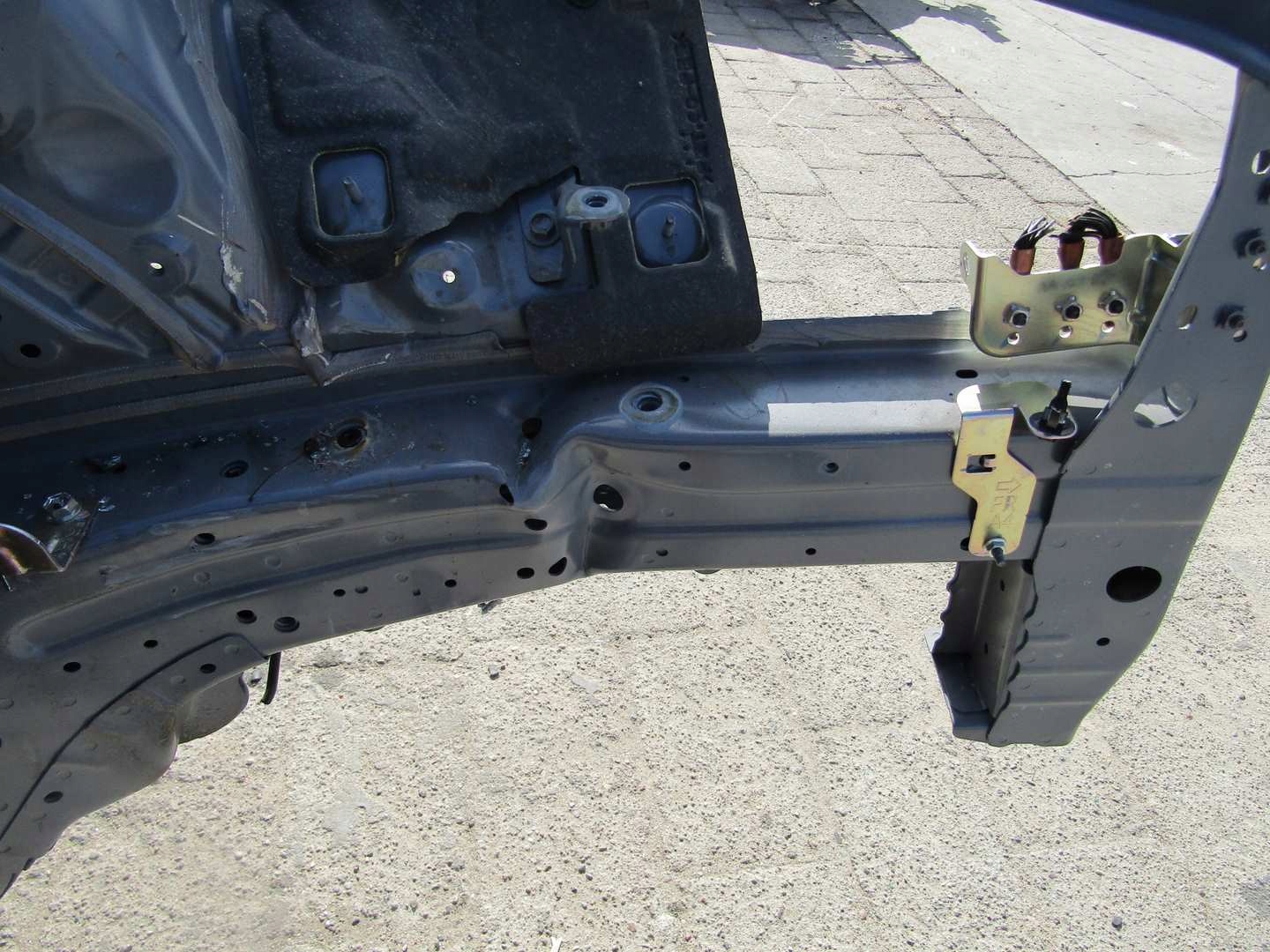 X-TRAIL IV T33 23R PODŁUŻNICA LEWA ĆWIARTKA KBY Typ samochodu 4x4/SUV Samochody osobowe