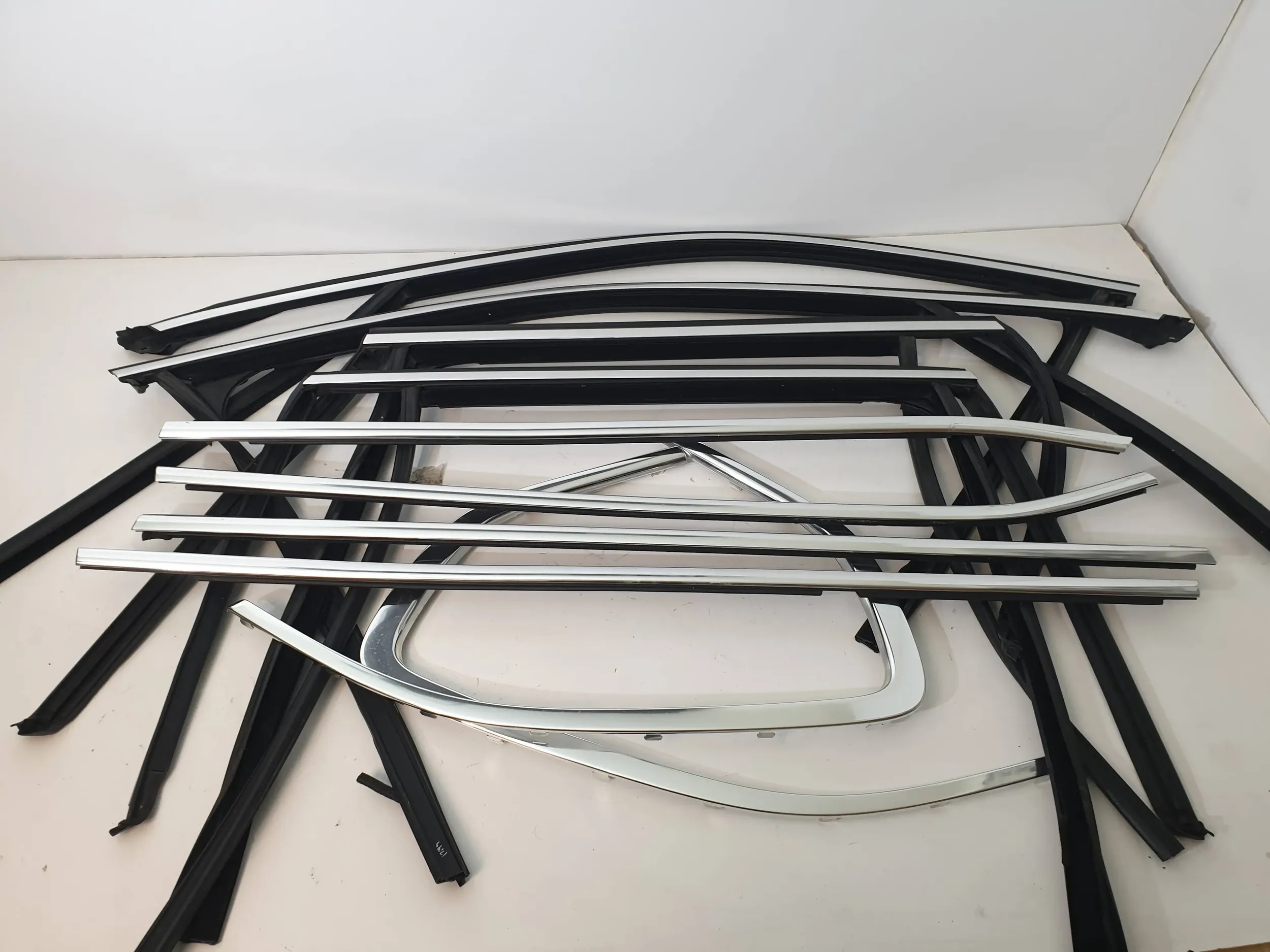 BMW F15 X5 МОЛДИНГИ, НАКЛАДКИ ХРОМ ДВЕРІ