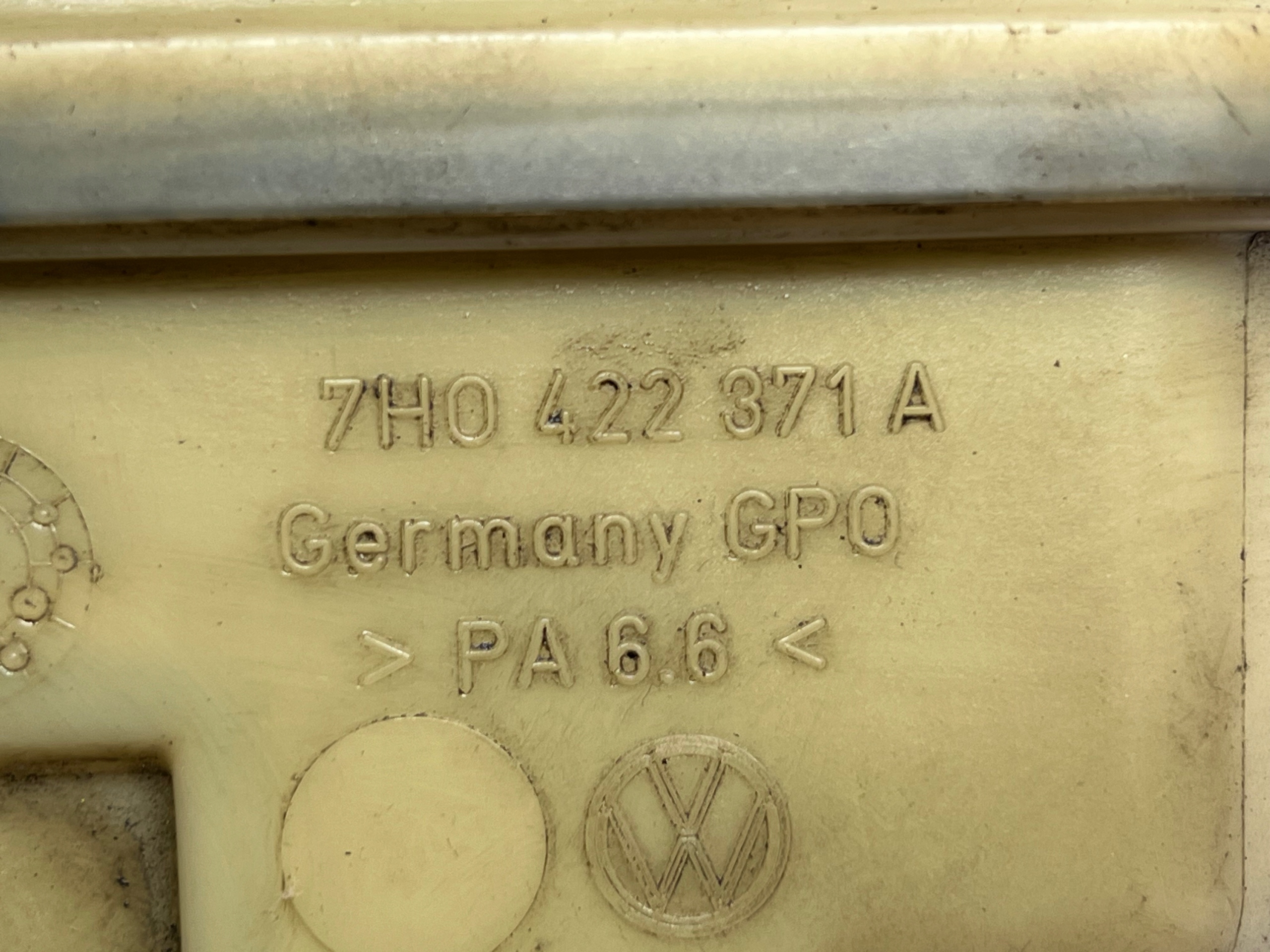 VOLKSWAGEN TRANSPORTER T5 Servoölbehälter 7H0422371A