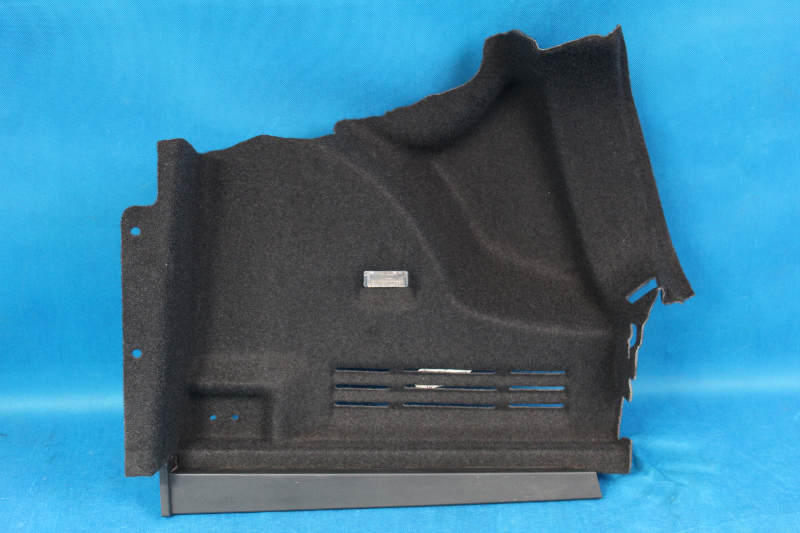 2GC867428A - VW T-ROC КАБРИОЛЕТ БЕКОН БАГАЖНИК ПРАВЫЙ 21R