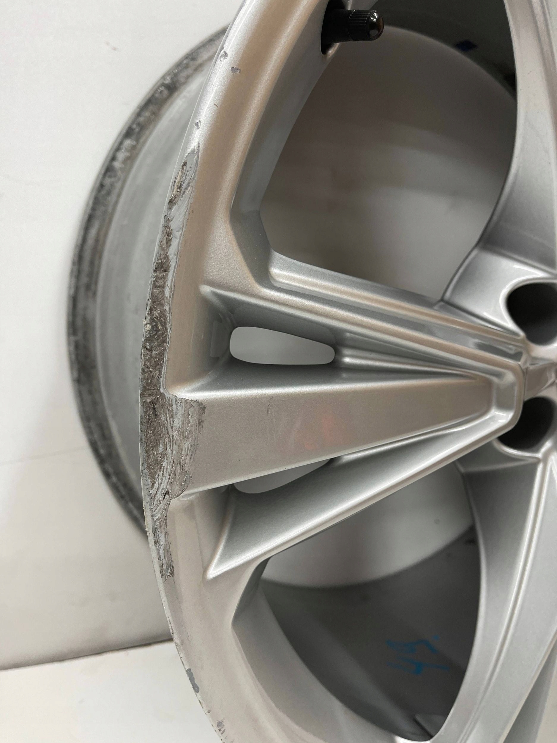 disk hliníkový 21'' AUDI Q8 4M8601025H 10j et20