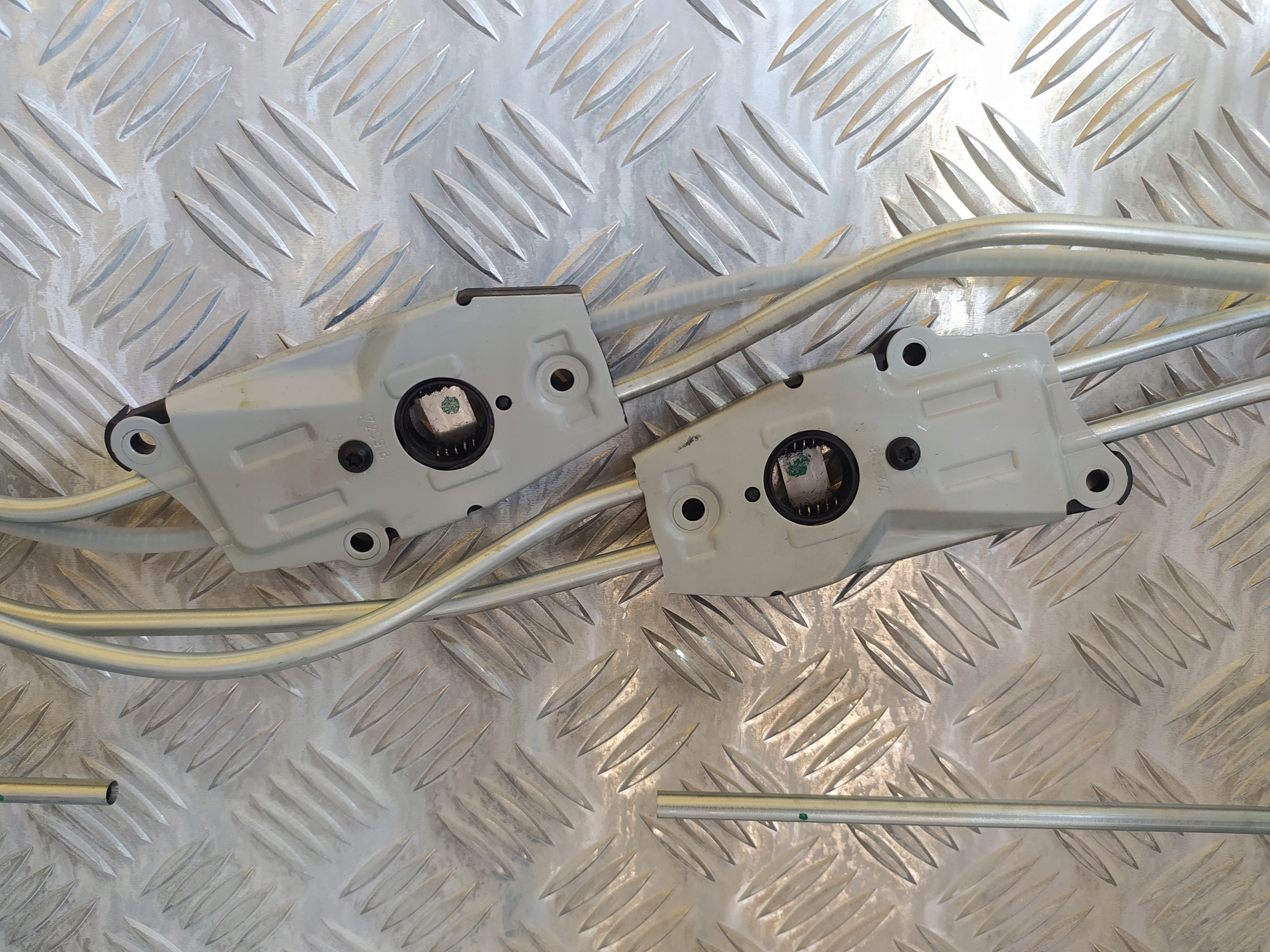 MERCEDES W207 SZYBERDACH MECHANIZM Producent części Mercedes-Benz OE