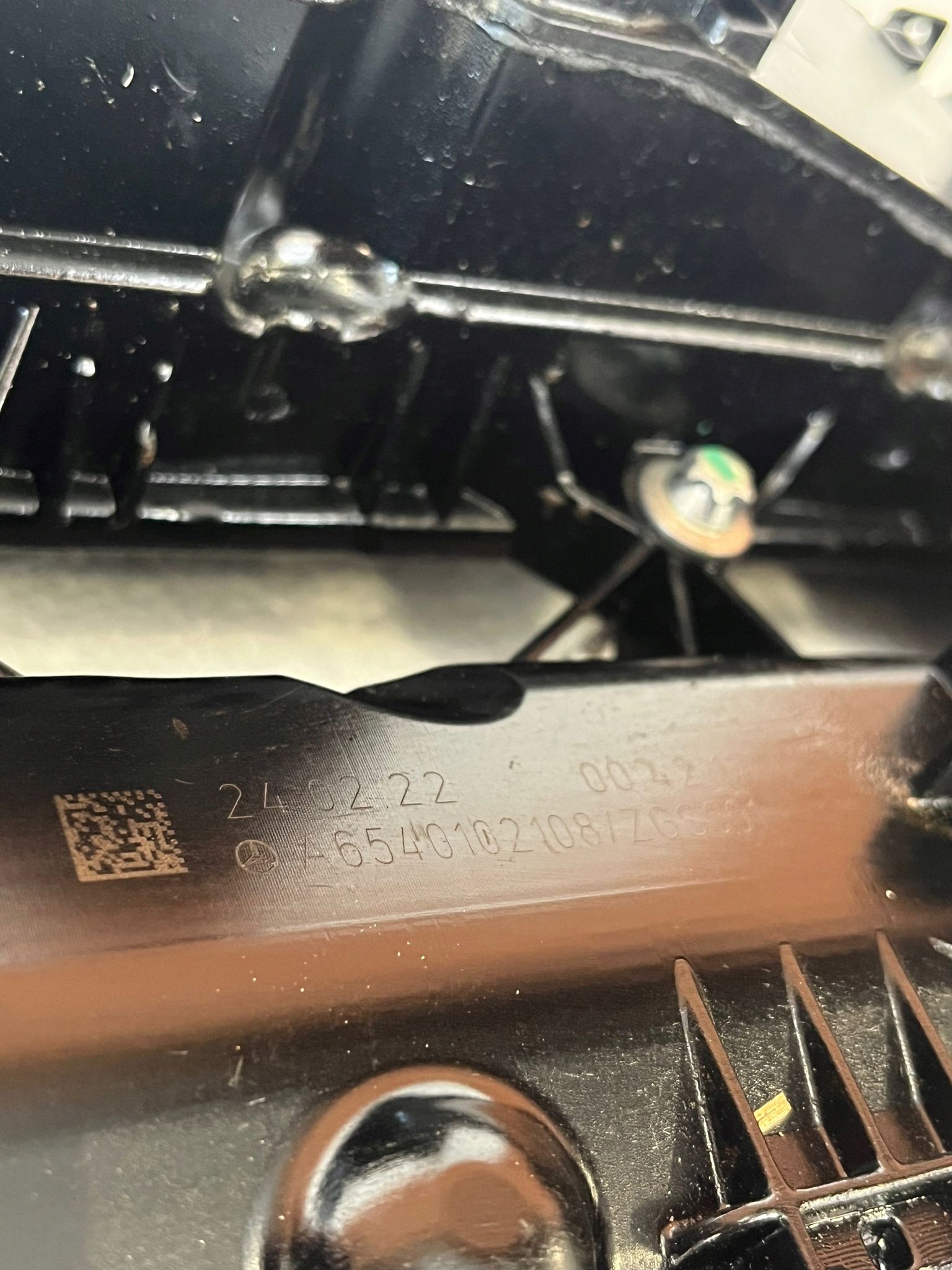 Pokrywa zaworów Mercedes A6540102108 Producent części Mercedes-Benz OE