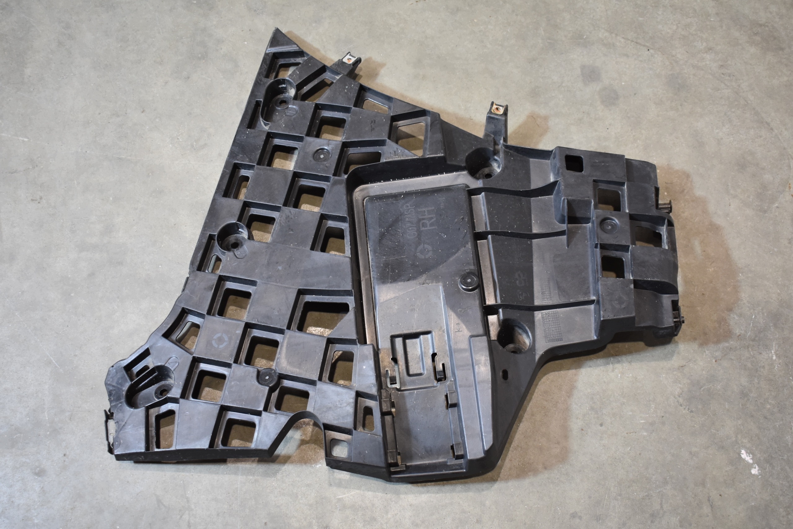 IDEALNE holder bumper bracket rear part rear right m-packet BMW X7 G07 1