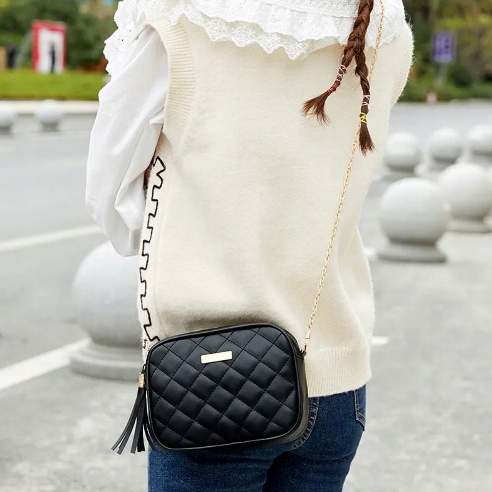 TORBA DAMSKA CZARNA MIEJSKA STYLOWA PIKOWANA MODNA STYLOWA ELEGANCKA Nazwa koloru producenta Czarna